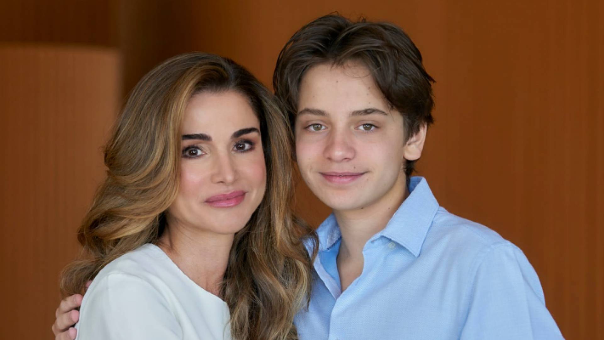 صورة نشرتها جلالة الملكة رانيا العبدالله عبر صفحتها على فيسبوك مع سمو الأمير هاشم بن عبدالله