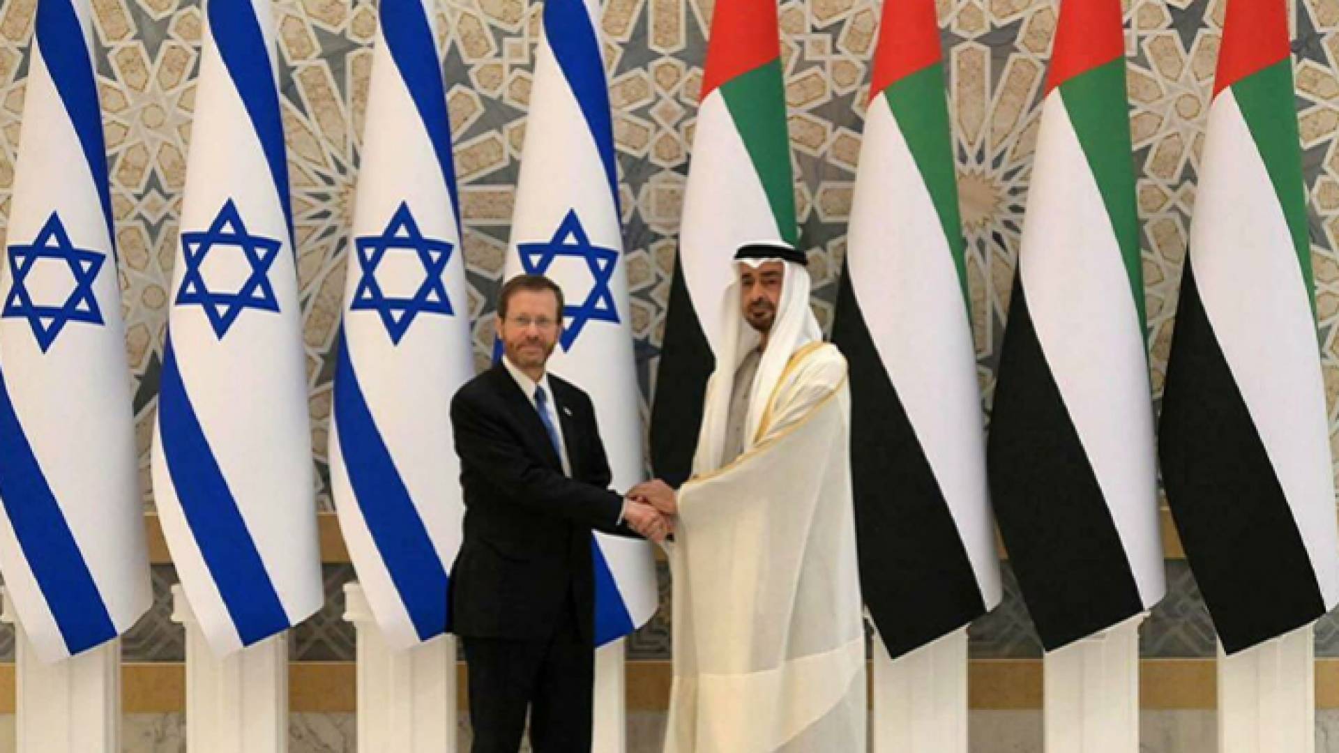 ولي عهد أبو ظبي الشيخ محمد بن زايد آل نهيان ورئيس الاحتلال الإسرائيلي اسحاق هرتزوغ