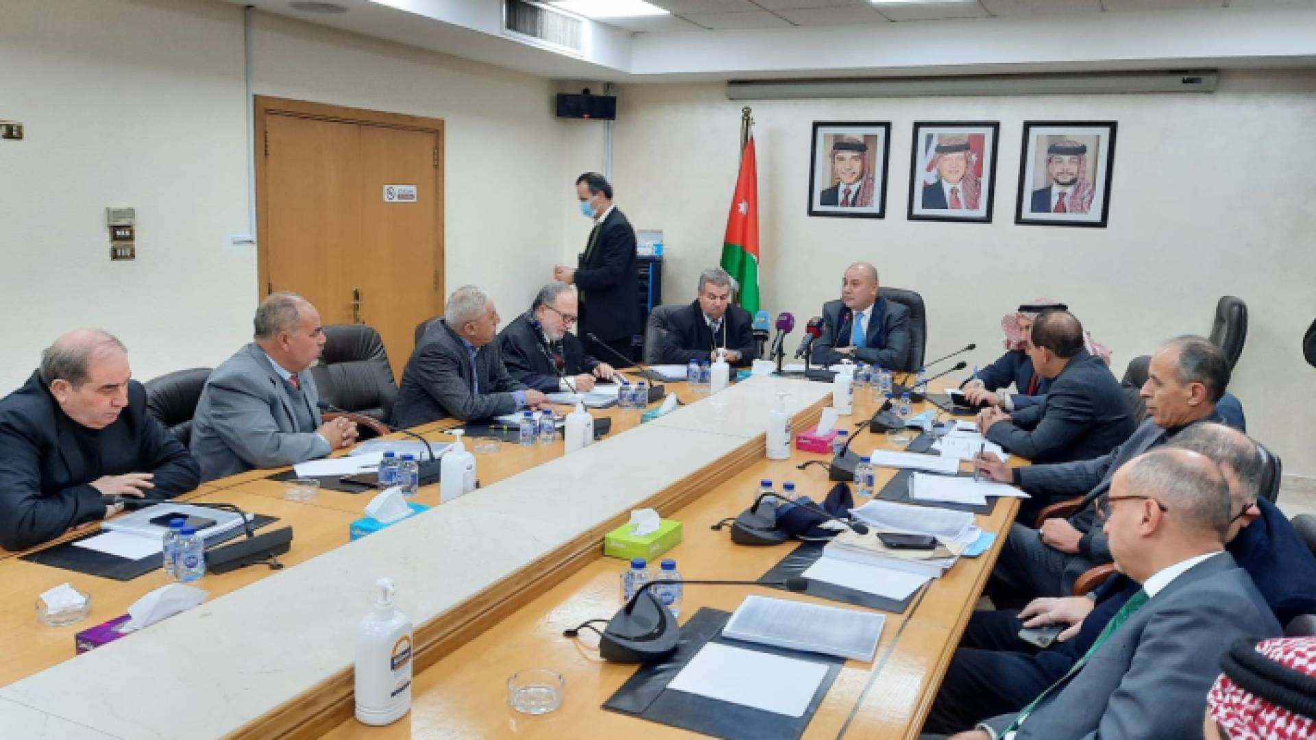 جانب من اجتماع اللجنة القانونية النيابية