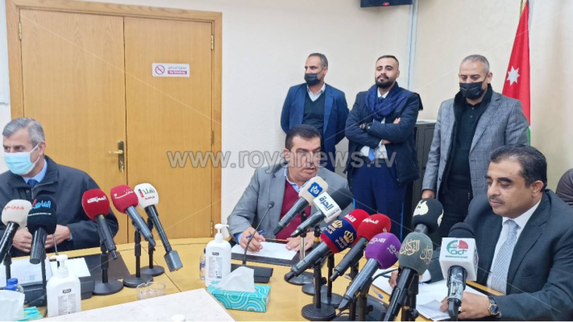 اجتماع نيابي لبحث أزمة انقطاع الكهرباء عن منازل الأردنيين خلال المنخفض الجوي