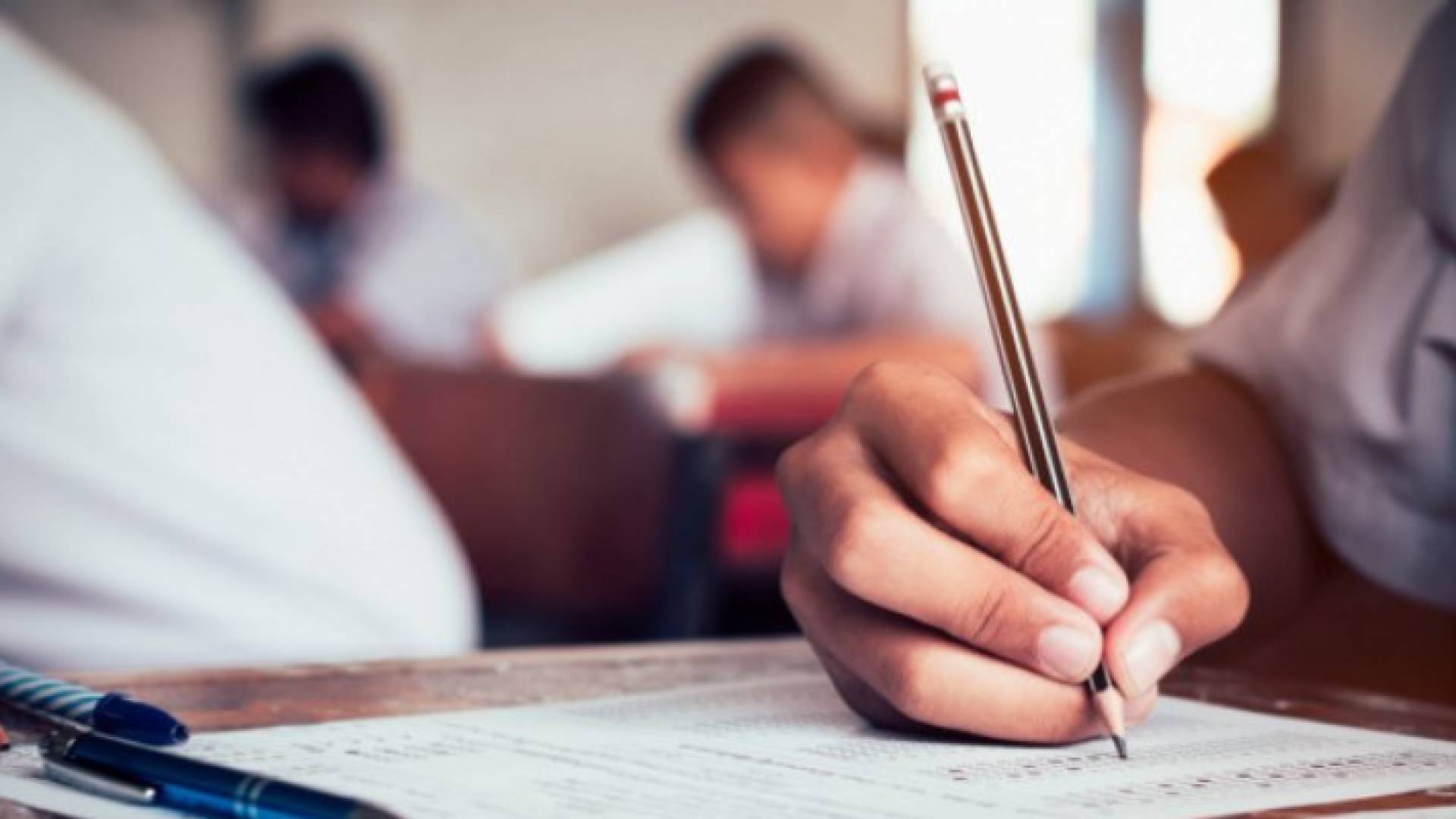 مهم من التربية للطلبة الذين أصيبوا بكورونا وتأجلت امتحاناتهم.. تفاصيل