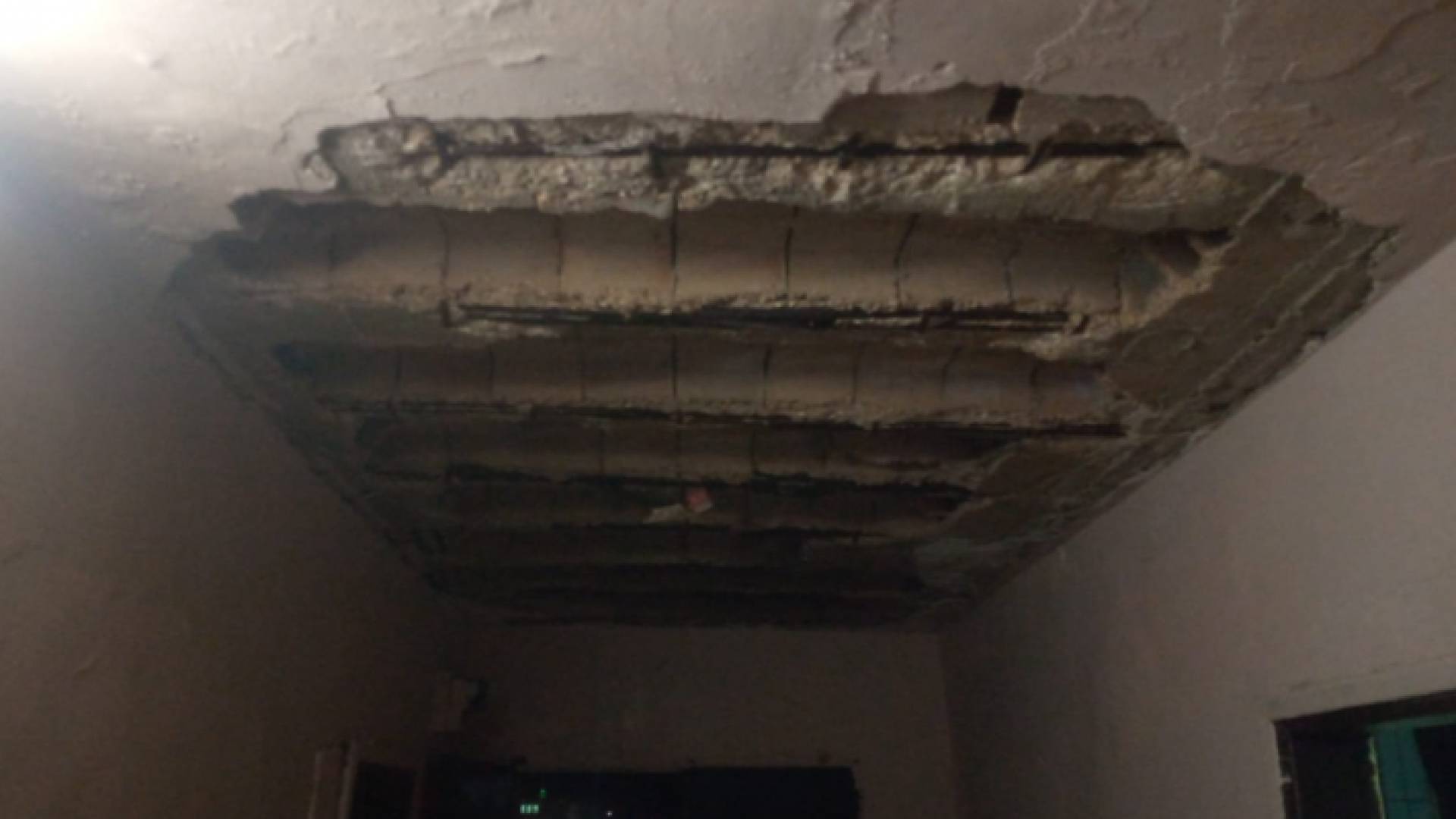 إخلاء منزل من سكانه بجرش