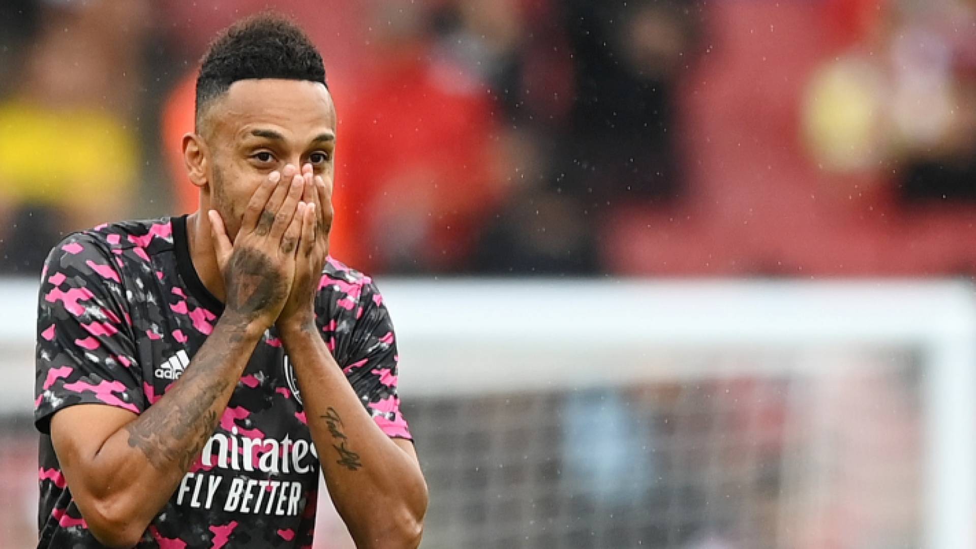 رسميا برشلونة يعلن ضم الغابوني بيير إيميريك أوباميانغ إلى صفوفه