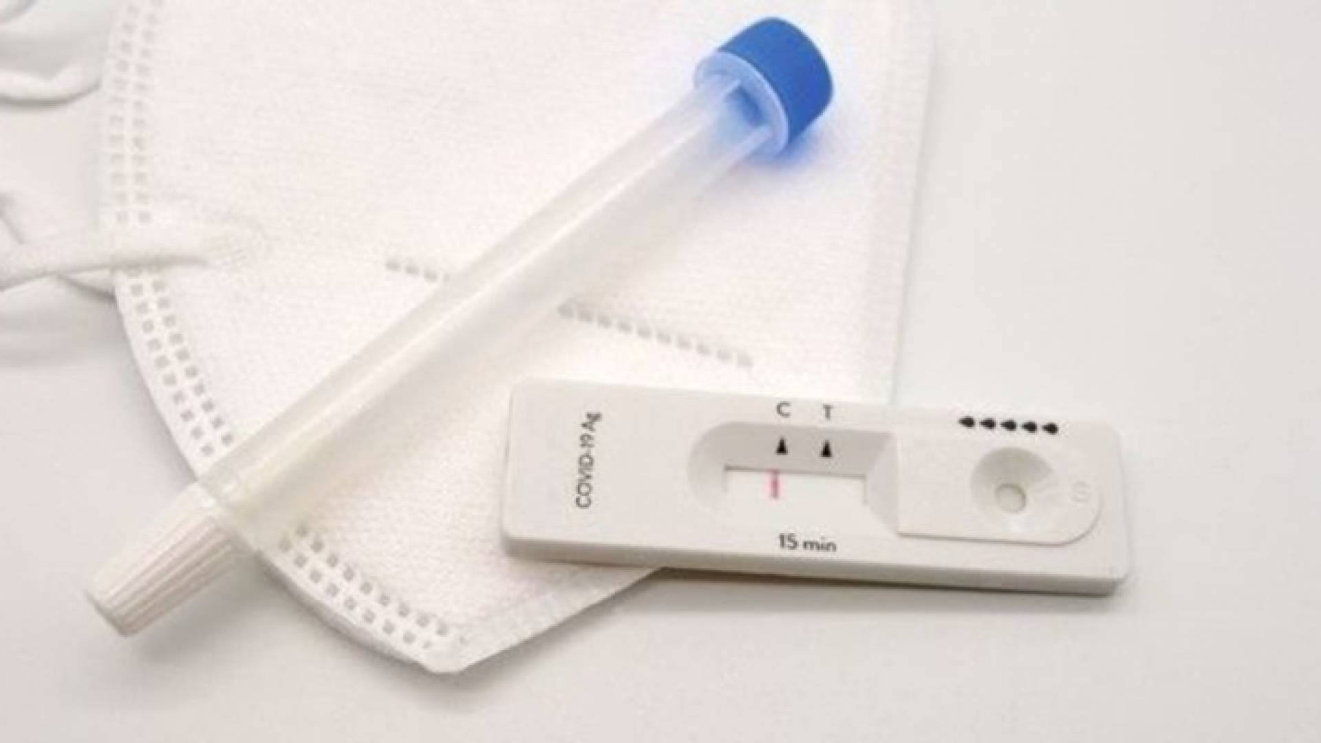 نقيب الصيادلة يدعو لتوفير فحص كورونا السريع بالمنازل