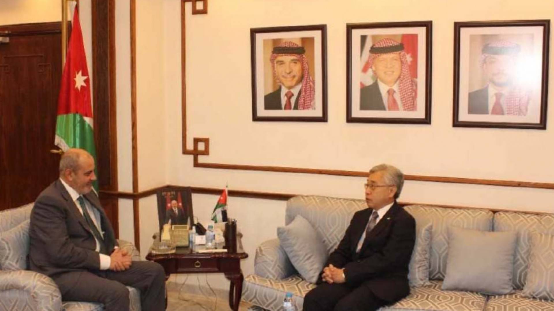 وزير الصناعة والتجارة خلال لقائه بالسفير الياباني