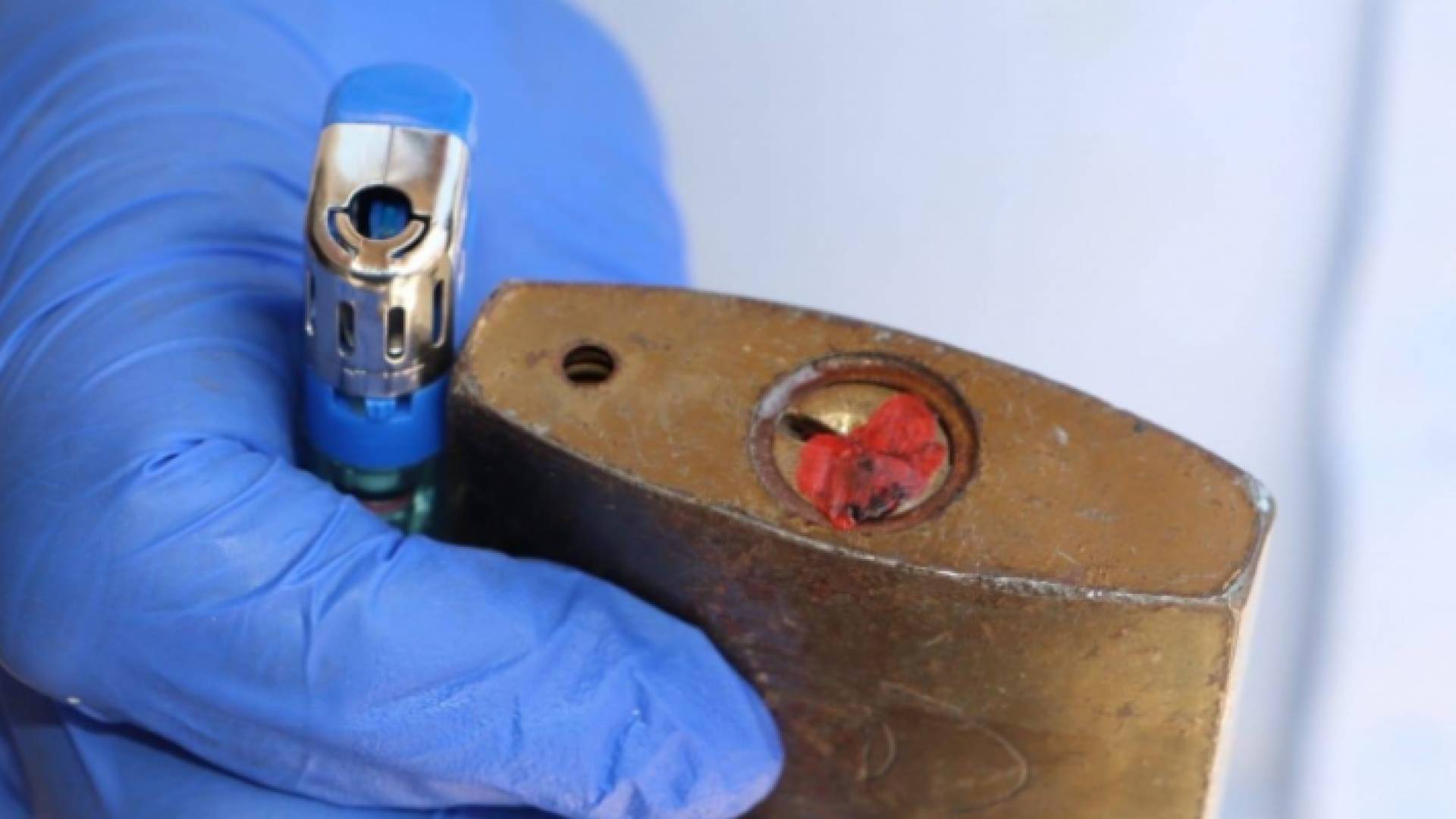 إغلاق مستودعين لتخزين مواد غذائية وتجميلة غير صالحة للاستهلاك