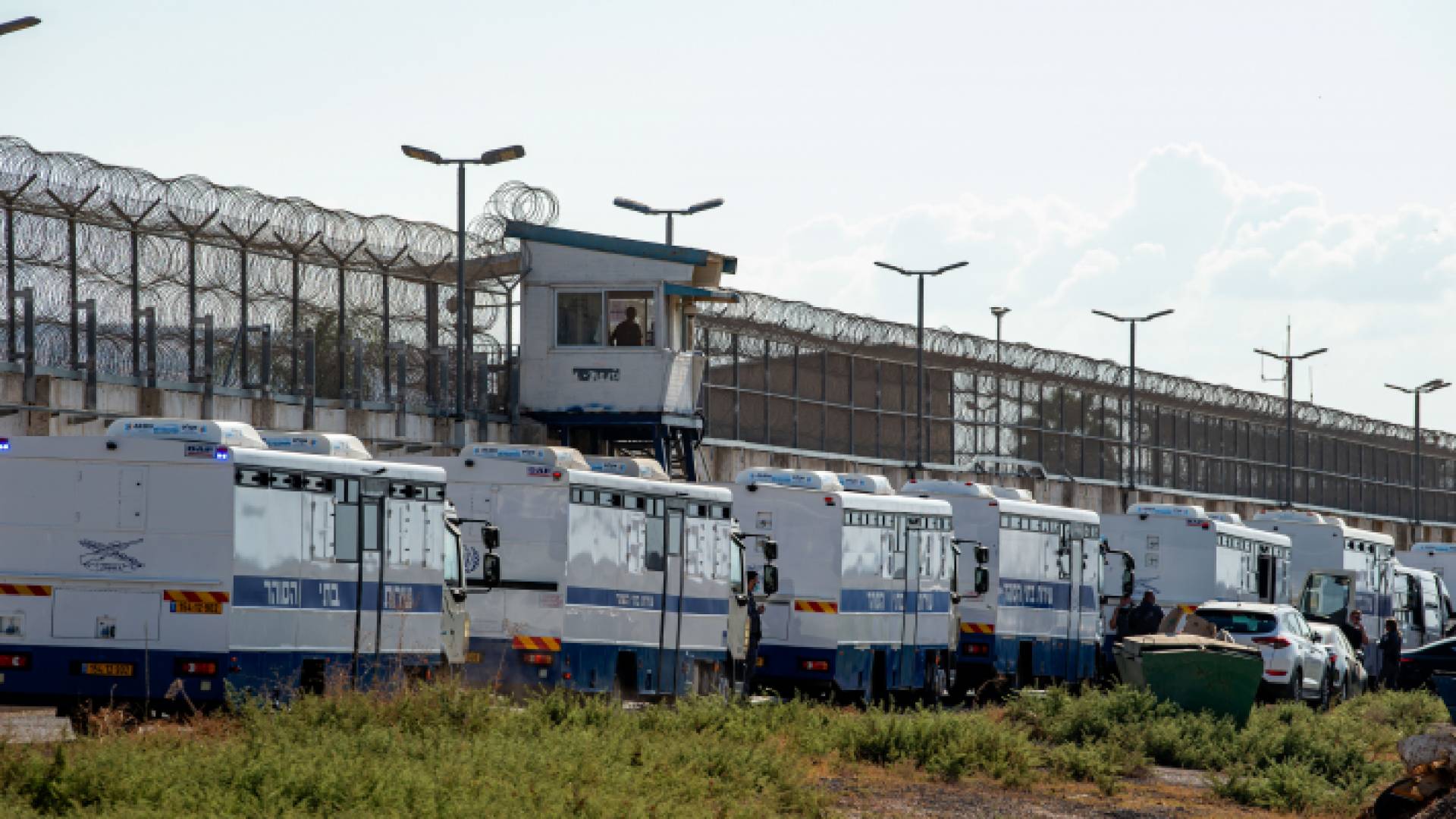 نادي الأسير: أكثر من نصف الأسرى في سجن "عوفر" مصابون بفيروس "كورونا"