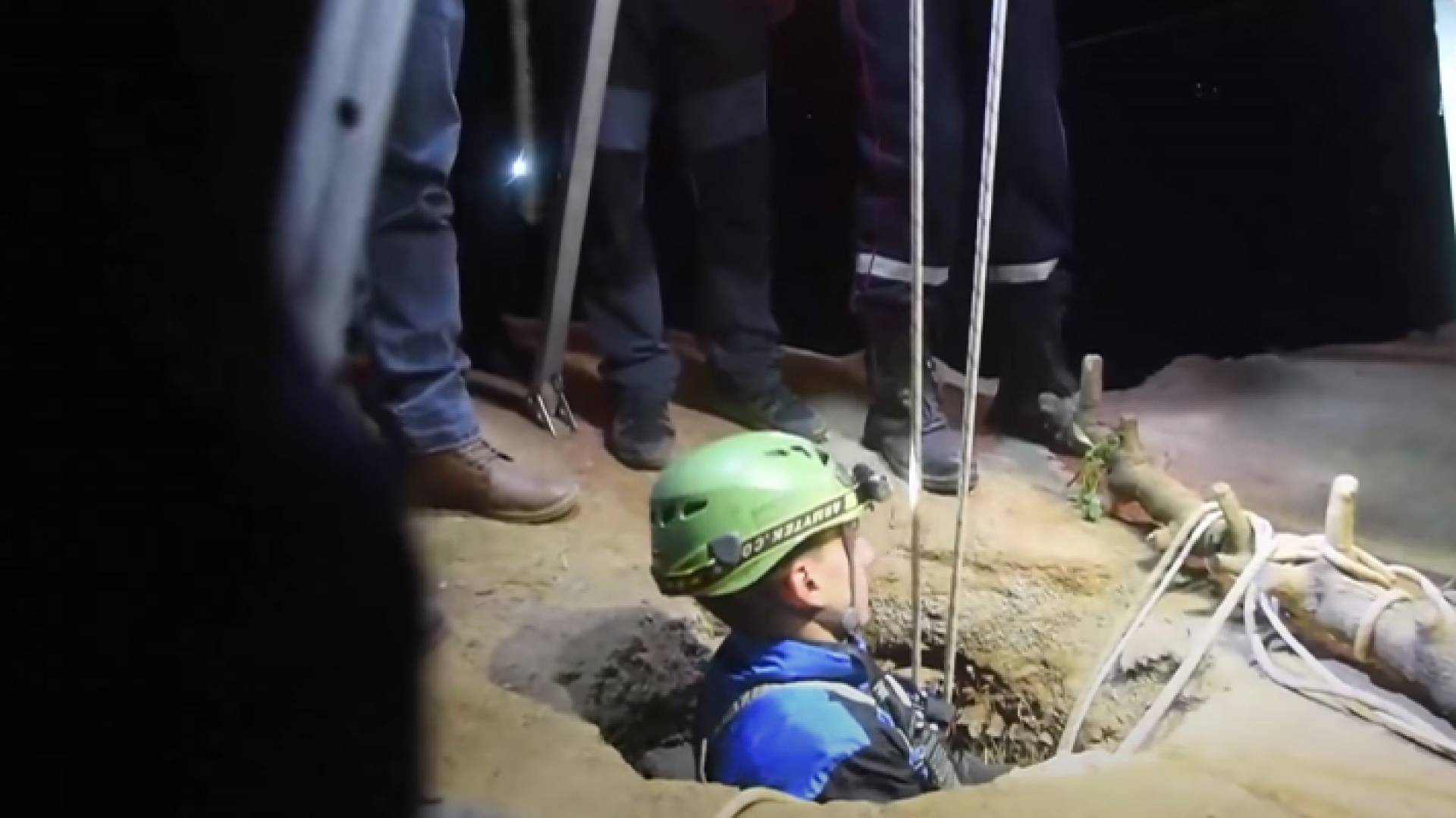 أمتار قليلة تفصل فرق الإنقاذ عن الوصول للطفل ريان