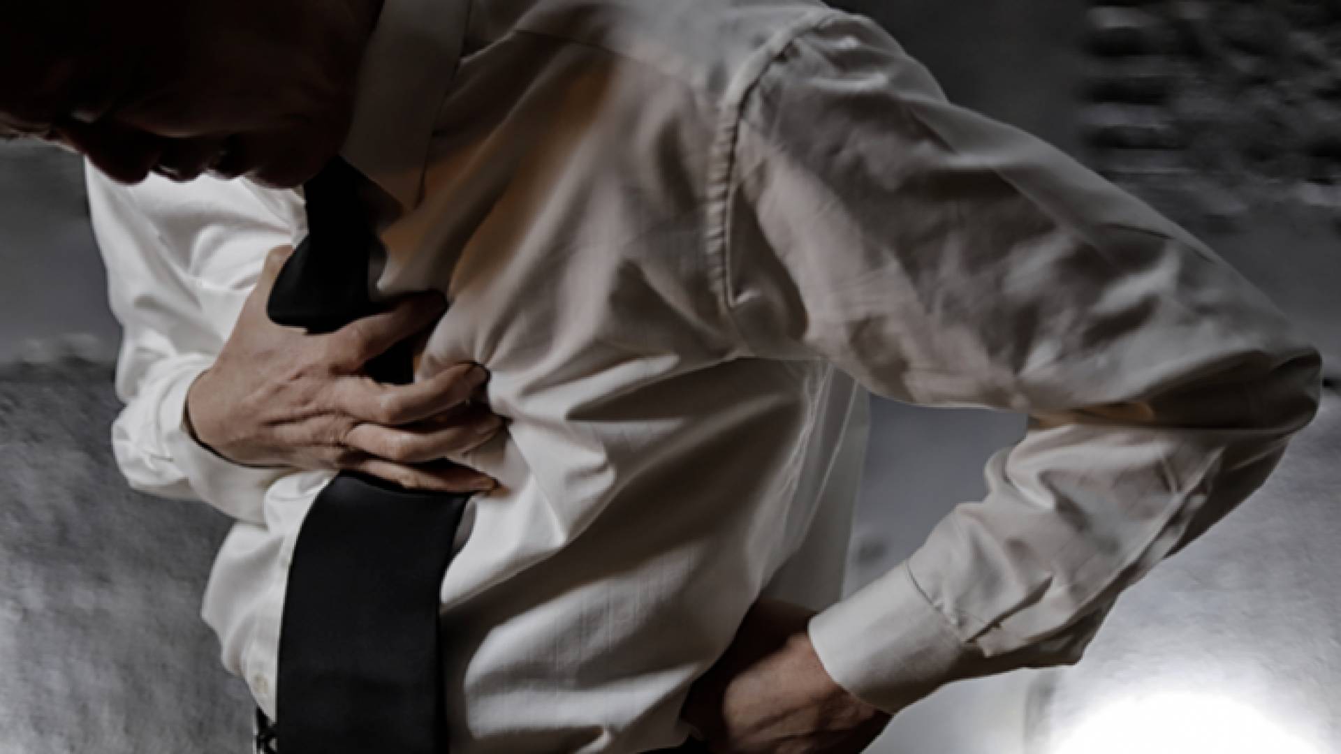 شخص يعاني من نوبة قلبية