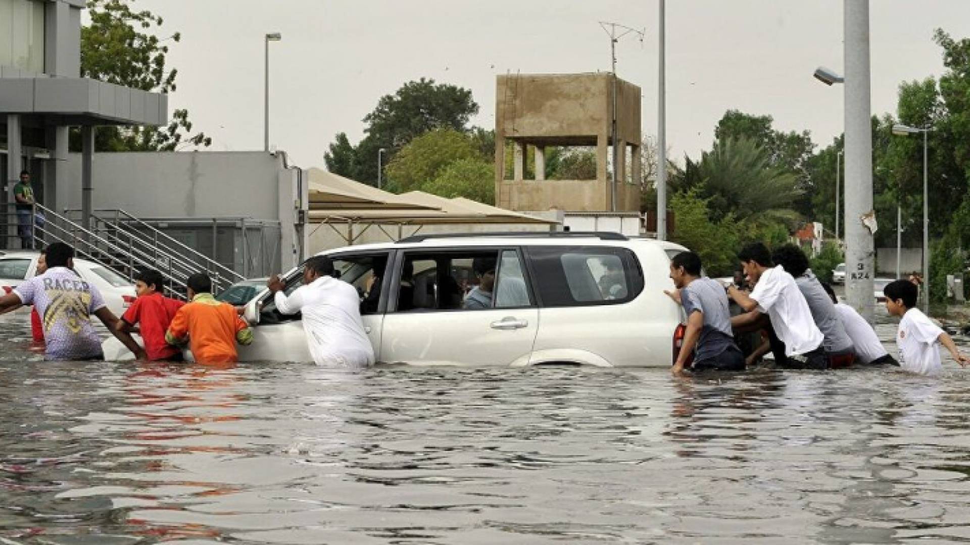 ضحايا في الإكوادور بسبب السيول