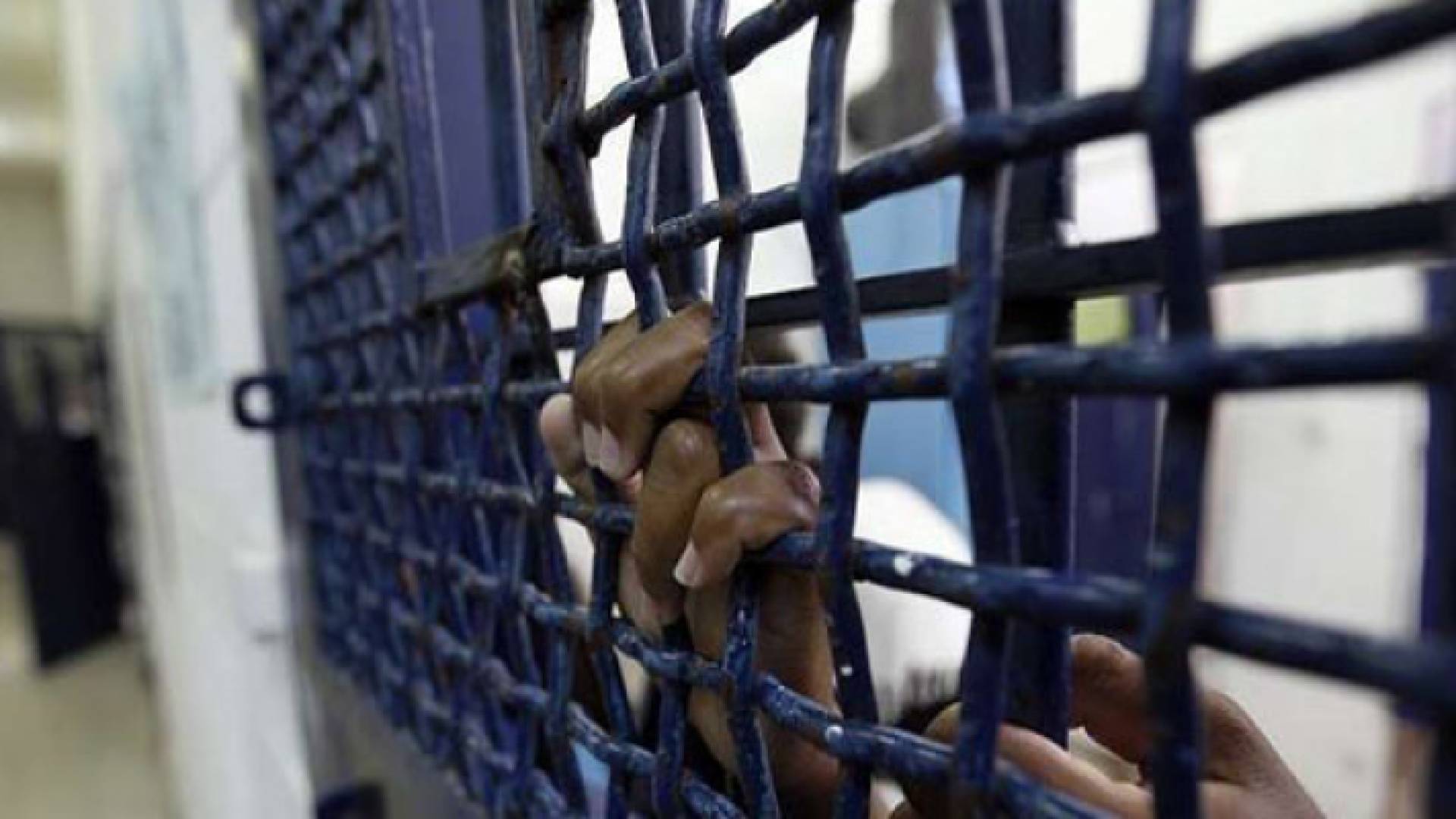 أسرى في سجون الاحتلال - تعبيرية