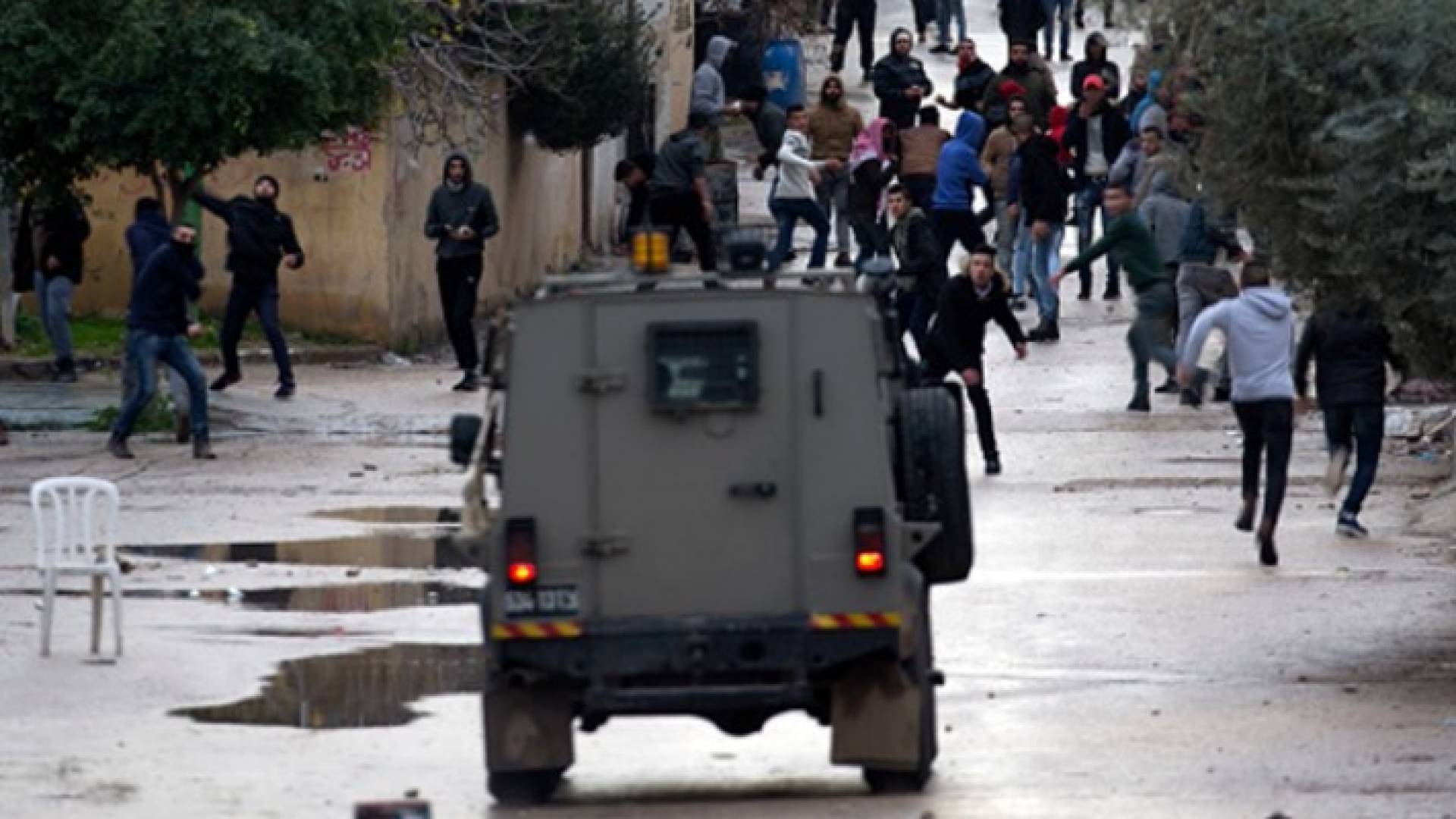 فلسطينيون في مواجهة الاحتلال