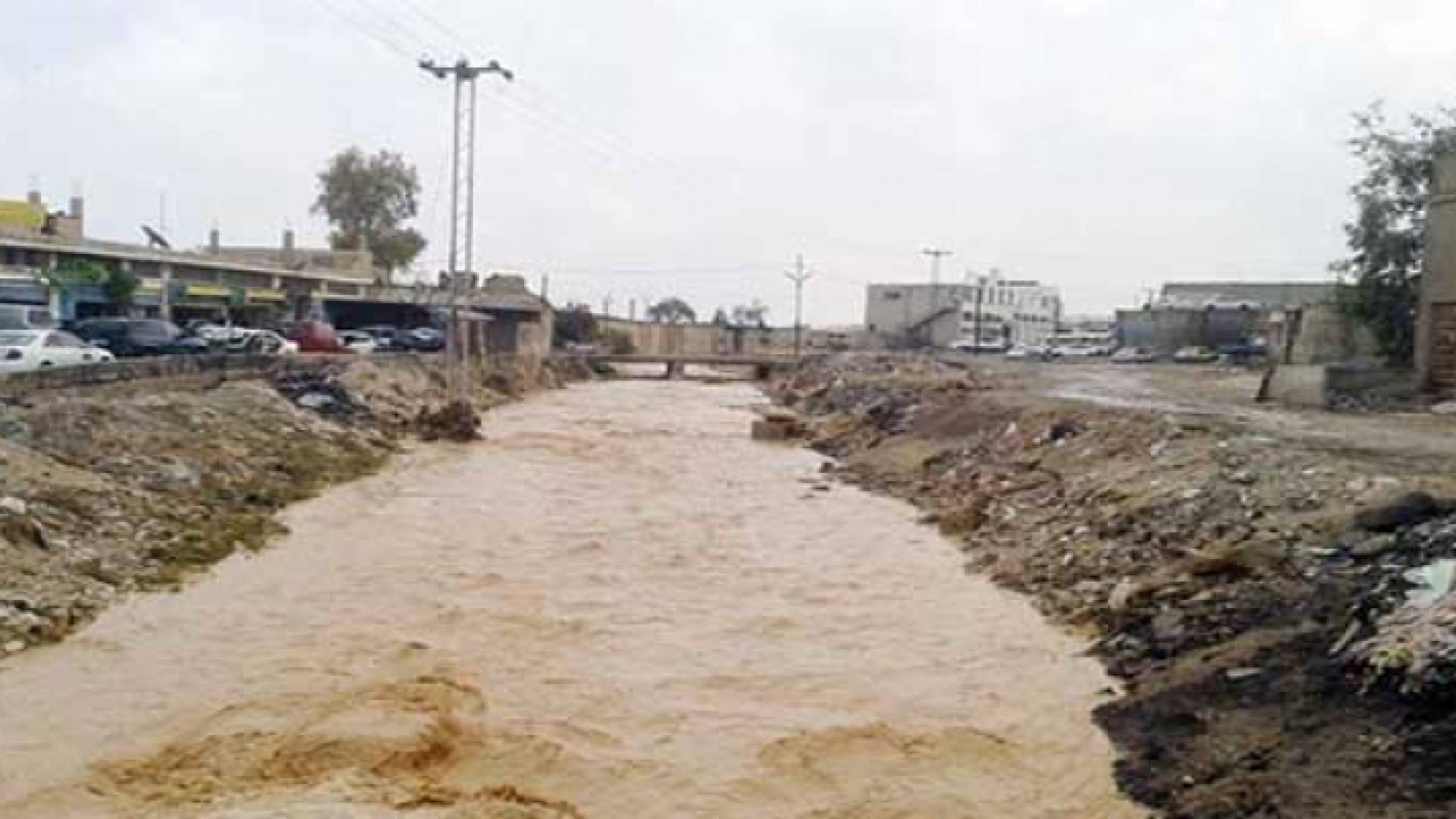 الأمطار الغزيرة تتسبب بانجراف التربة وتجمعات المياه في الطفيلة