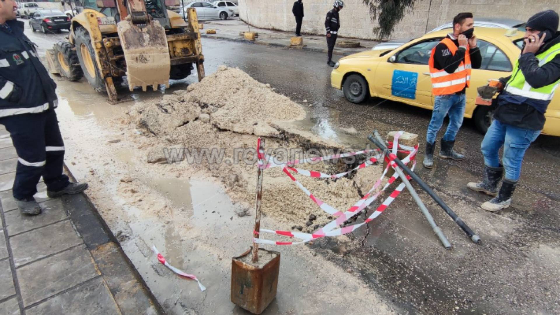 الهبوط الذي حصل في شارع الجيش بالزرقاء