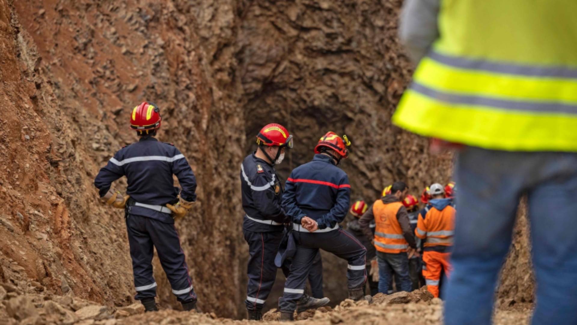 إعلام عربي: وضع سيارة إسعاف وطاقم طبي قرب النفق المؤدي للطفل ريان