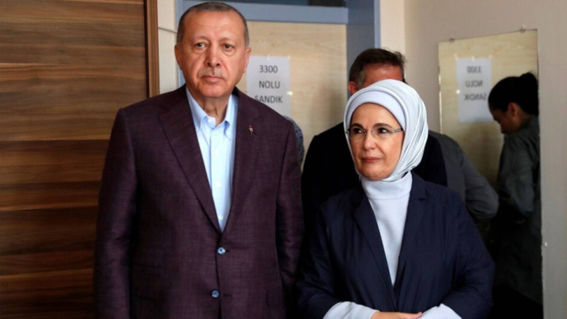 الرئيس التركي رجب طيب أردوغان وزوجته