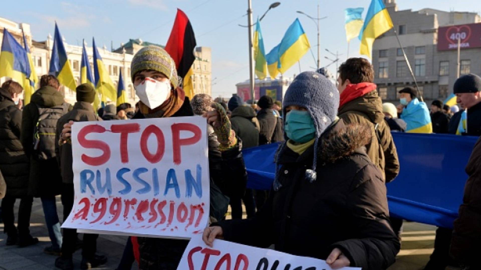 متظاهرون قرب الحدود السورية