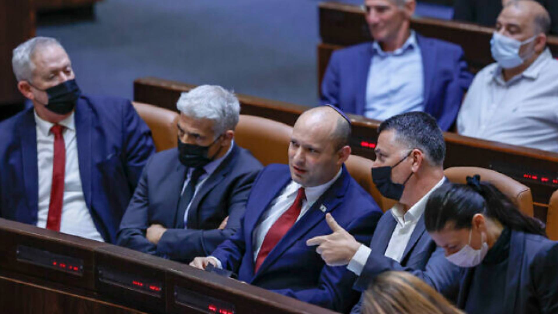 رئيس حكومة الاحتلال ووزراء في جلسة سابقة في الكنيست - أرشيفية