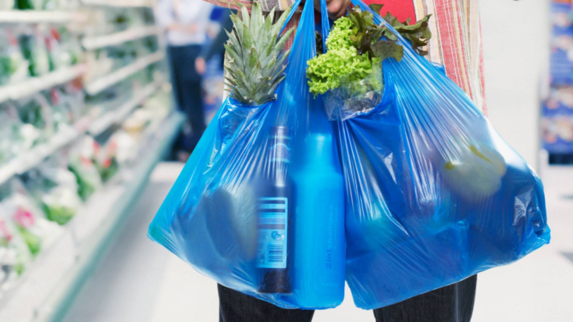 استخدام الأكياس البلاستيكية - ارشيفية