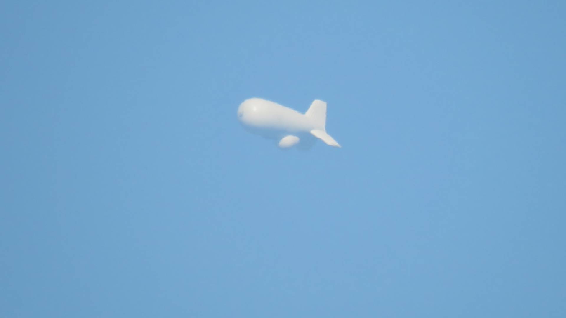 صورة متداولة للمنطاد الظاهر في سماء إربد