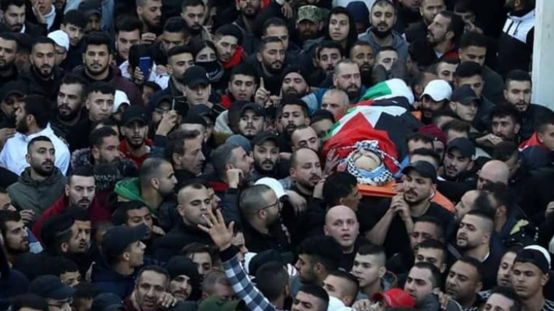 من تشييع جثامين الشهداء الثلاثة