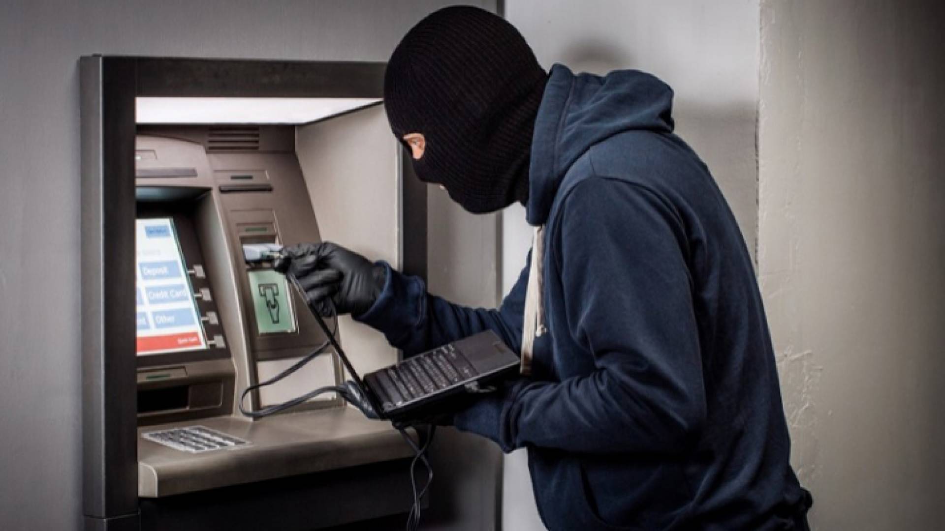 سارق يلقى مصرعه خلال محاولته نهب صراف آلي في موسكو