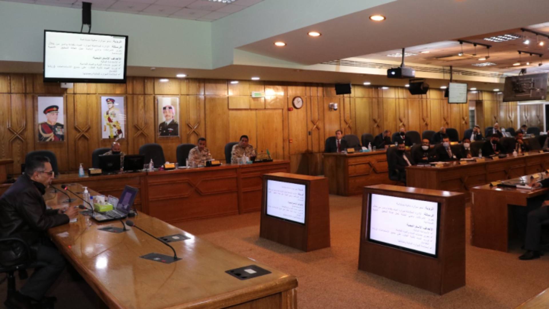 أمين عام وزارة المياه يحاضر في كلية الدفاع الوطني