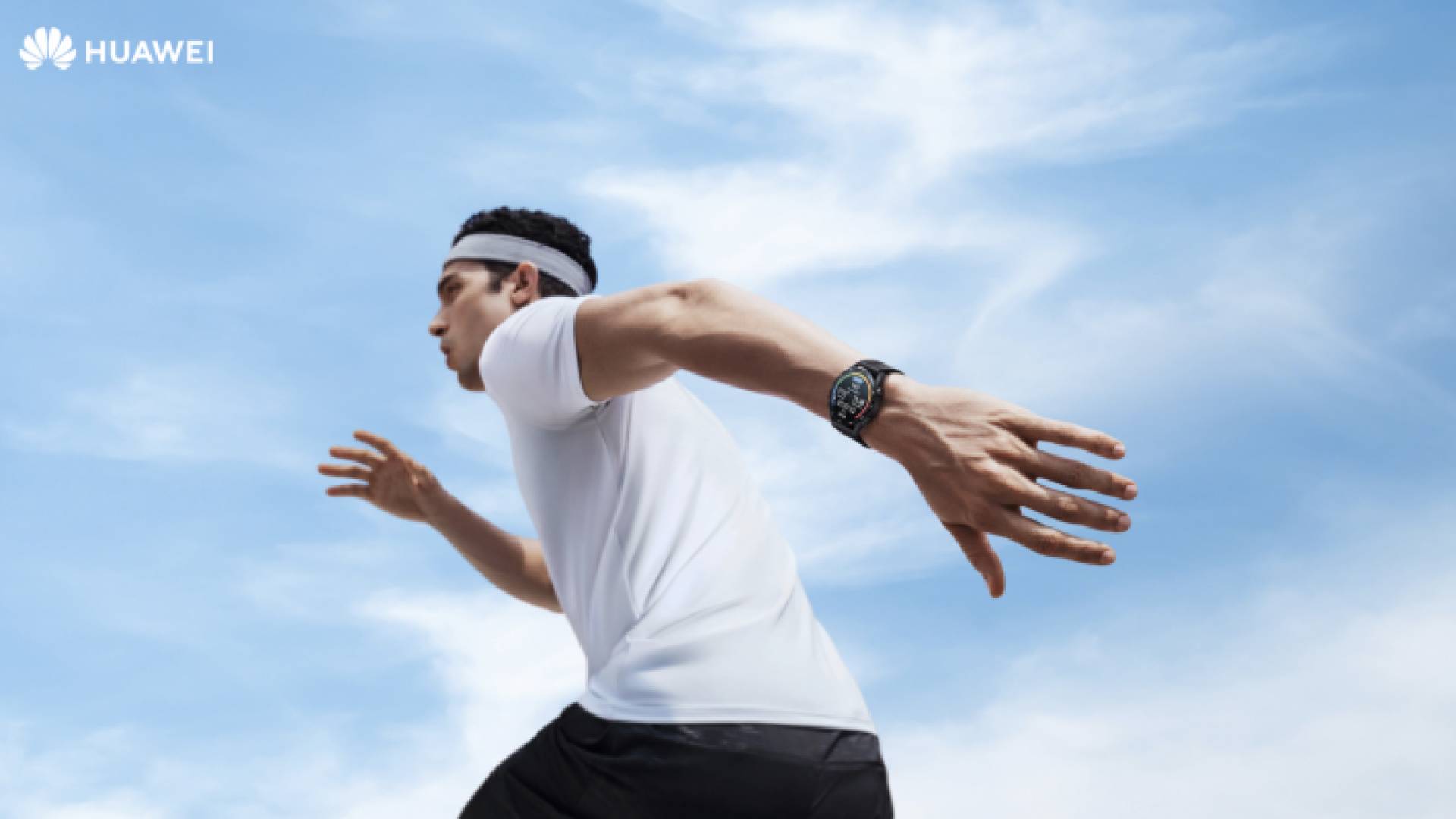 شاب يرتدي ساعة HUAWEI WATCH GT 3