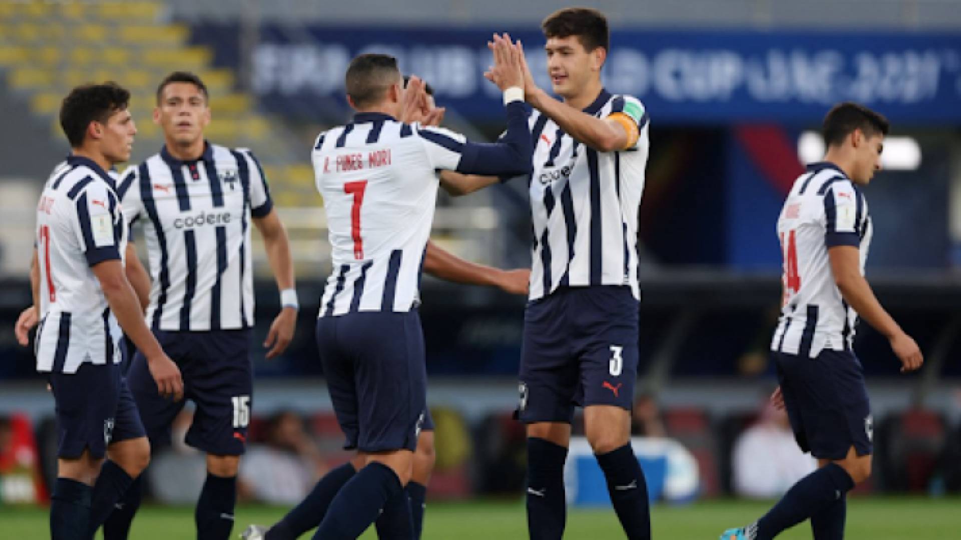 فرحة لاعبي مونتيري المكسيكي بالفوز على الجزيرة الإماراتي في كأس العالم للأندية