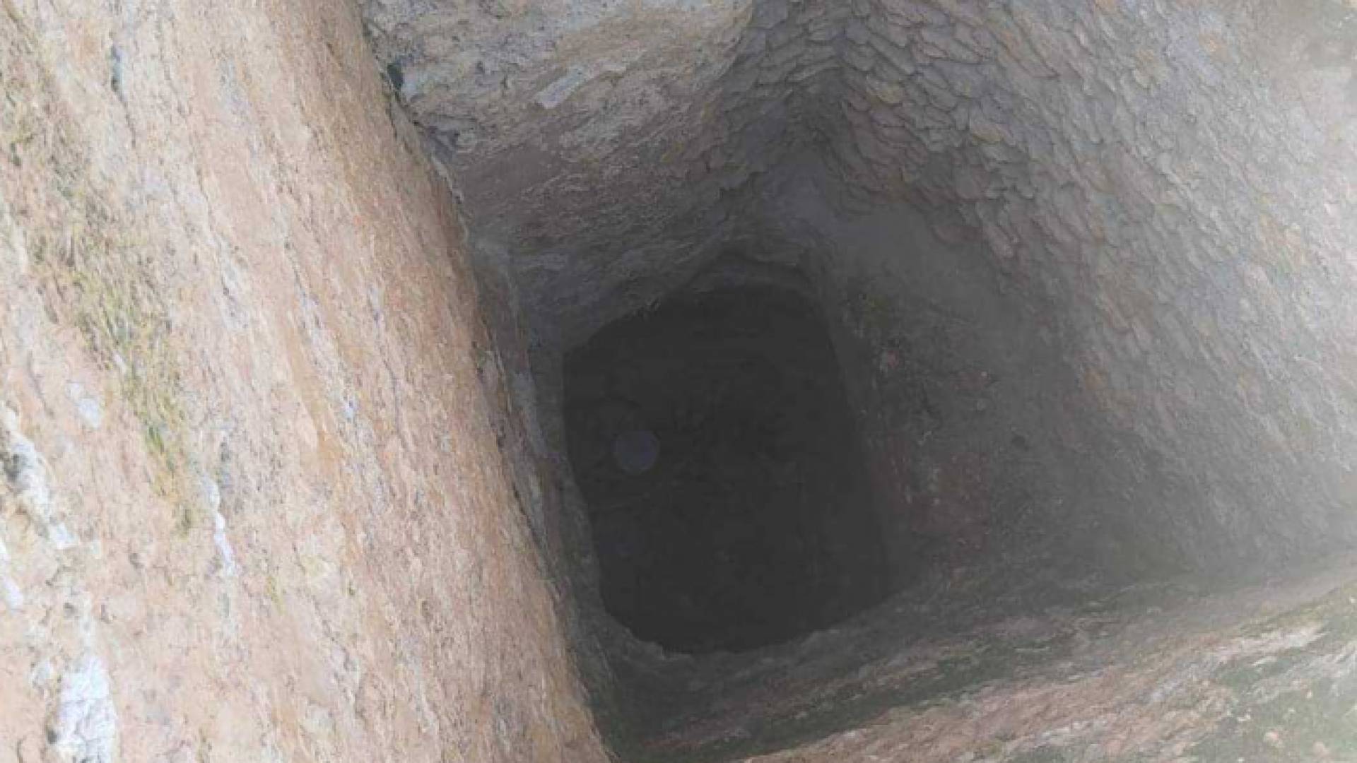 بلدية غرب إربد تردم 20 بئرا مكشوفة ومهجورة