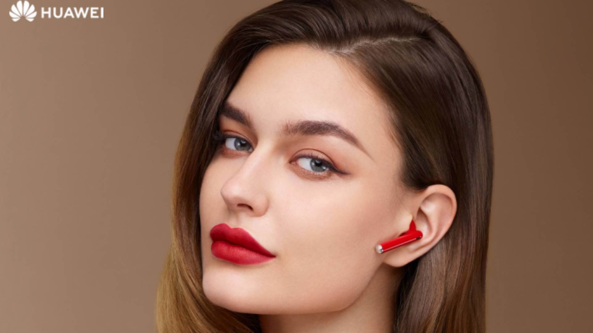 هواوي تطلق سماعات HUAWEI FreeBuds Lipstick العصرية والجديدة في الأردن