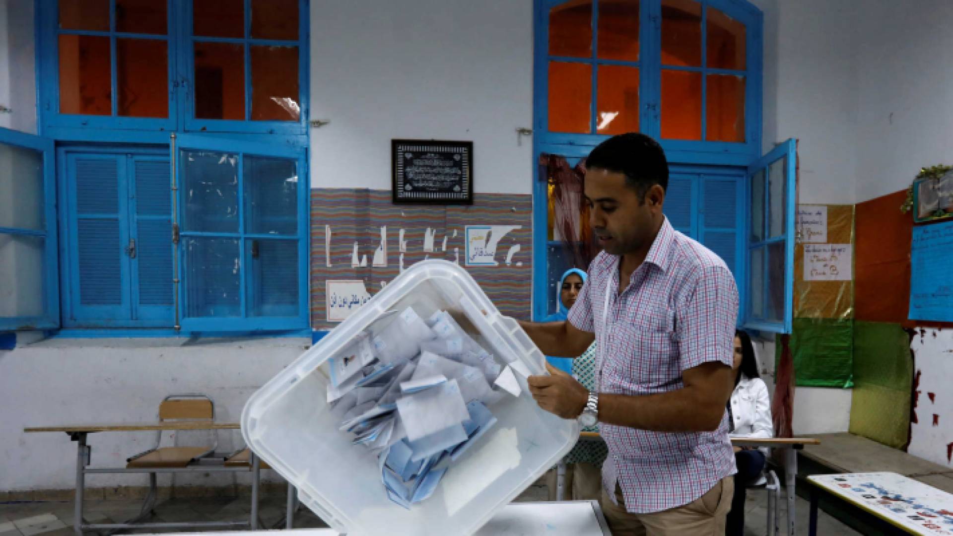 تراجع مؤشر الديمقراطية في العالم مجددا عام 2021 وسط ضغوطات كورونا (تقرير)