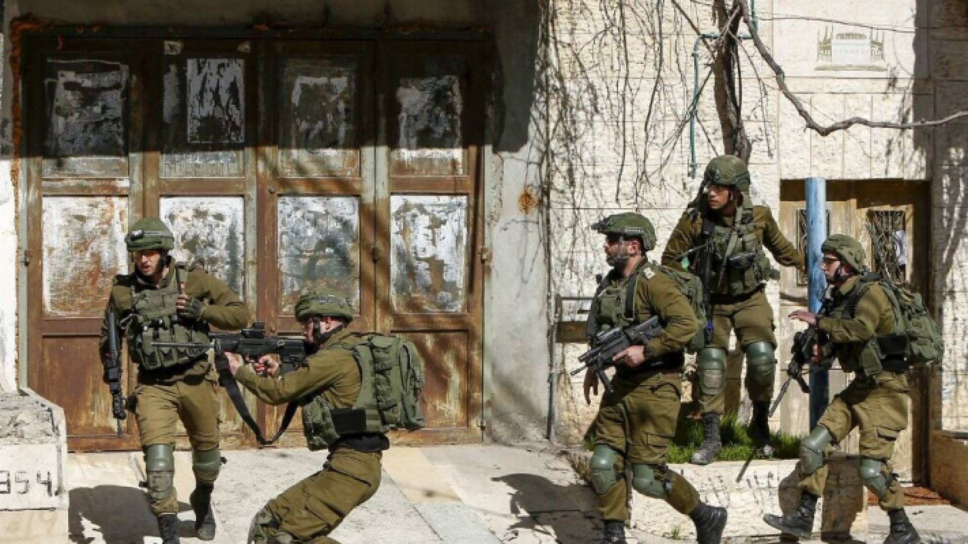 عناصر من قوات الاحتلال