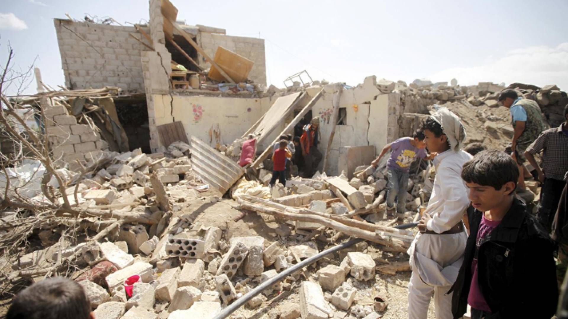 دمار في أحد المناطق اليمنية