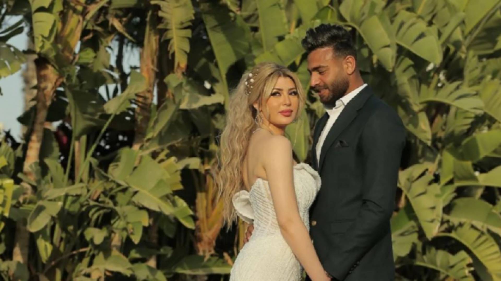 حارس مرمى مصر محمد أبو جبل والجزائرية الأميرة سمارة يحيى