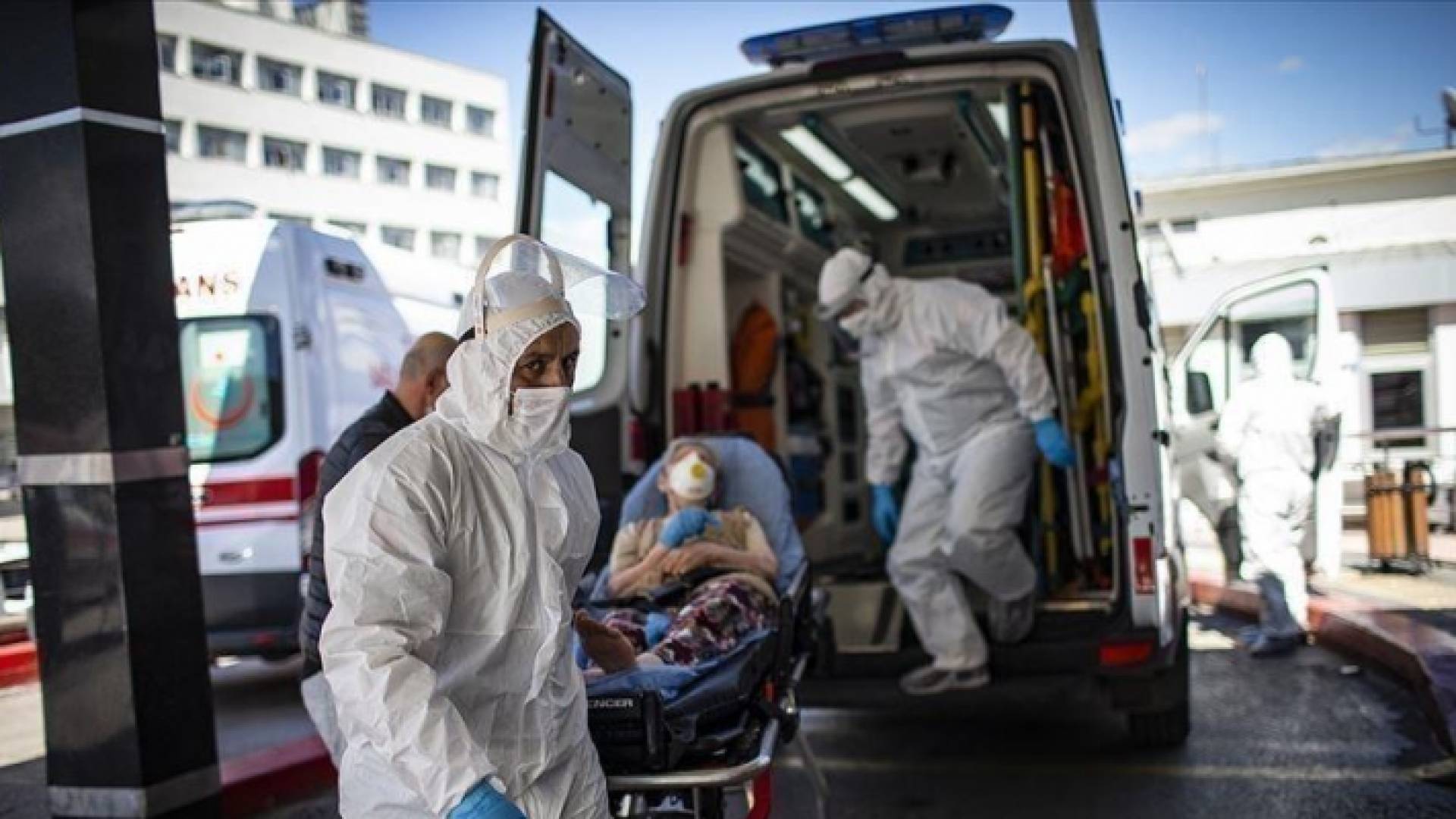 نقل مريض إلى المستشفى أثناء جائحة كورونا - ارشيفية