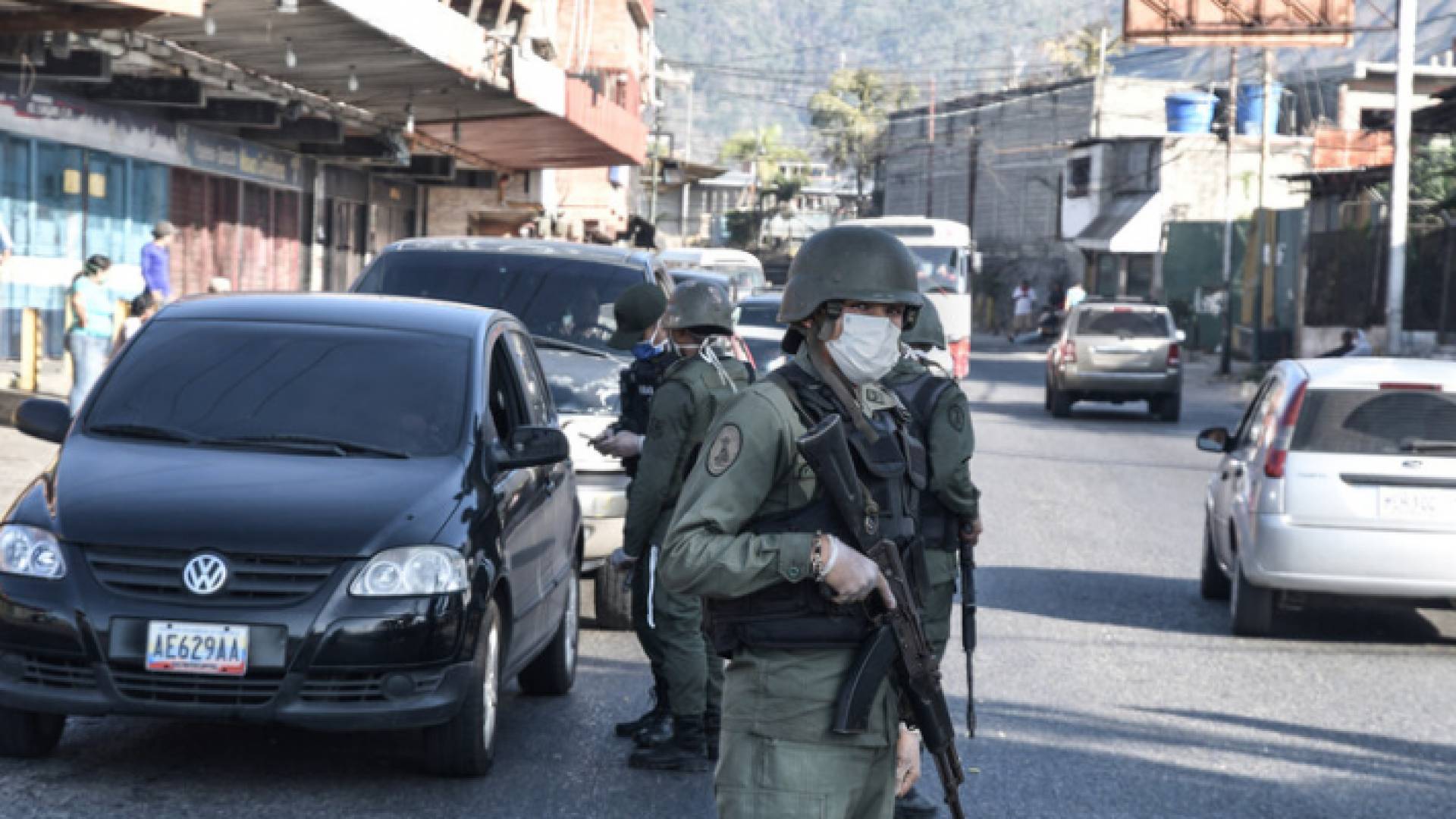 عناصر من القوات الفنزويلية