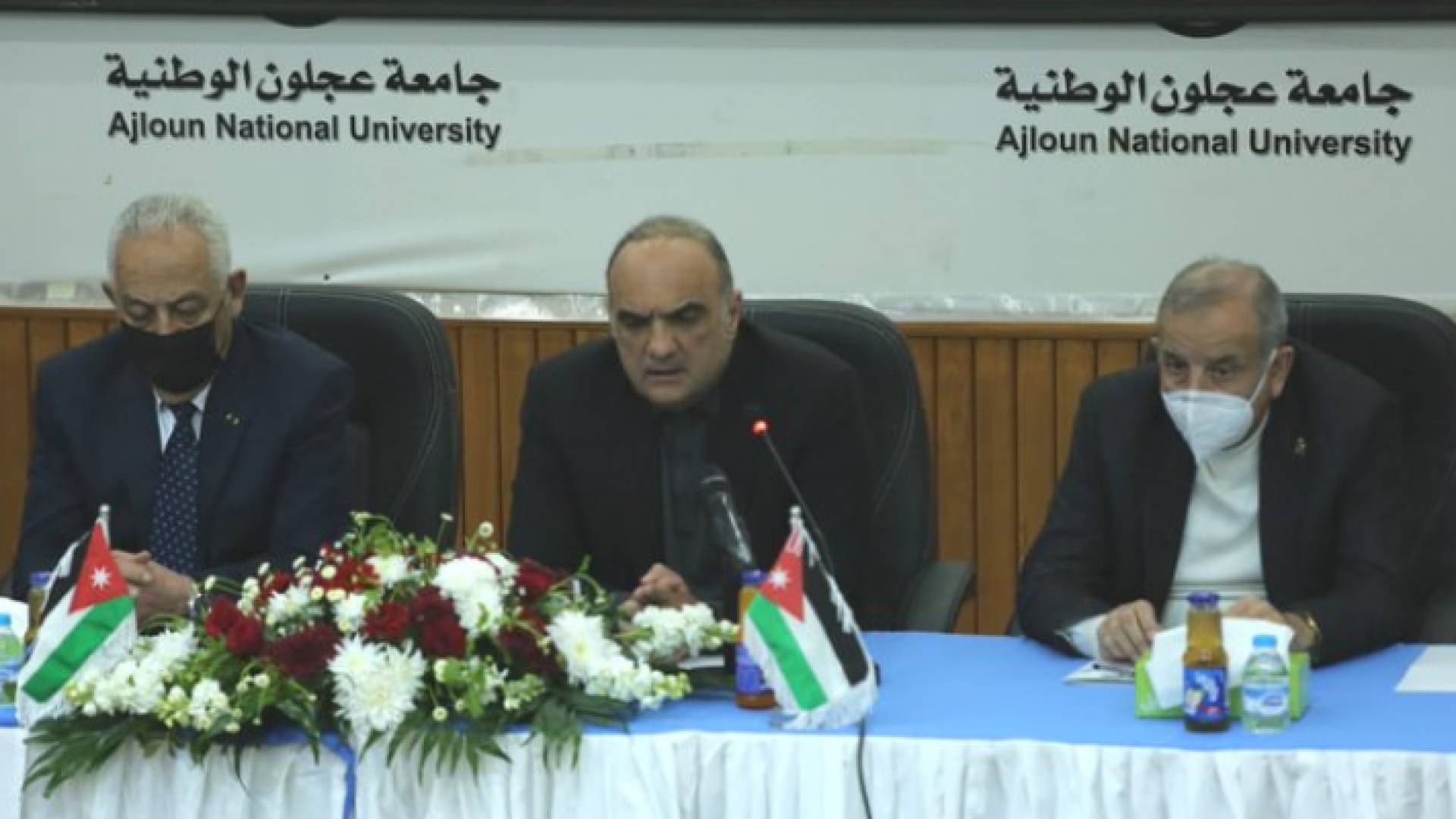 الخصاونة: الحكومة بصدد الإعلان المتدرج عن إنهاء الاجراءات المتعلقة بكورونا