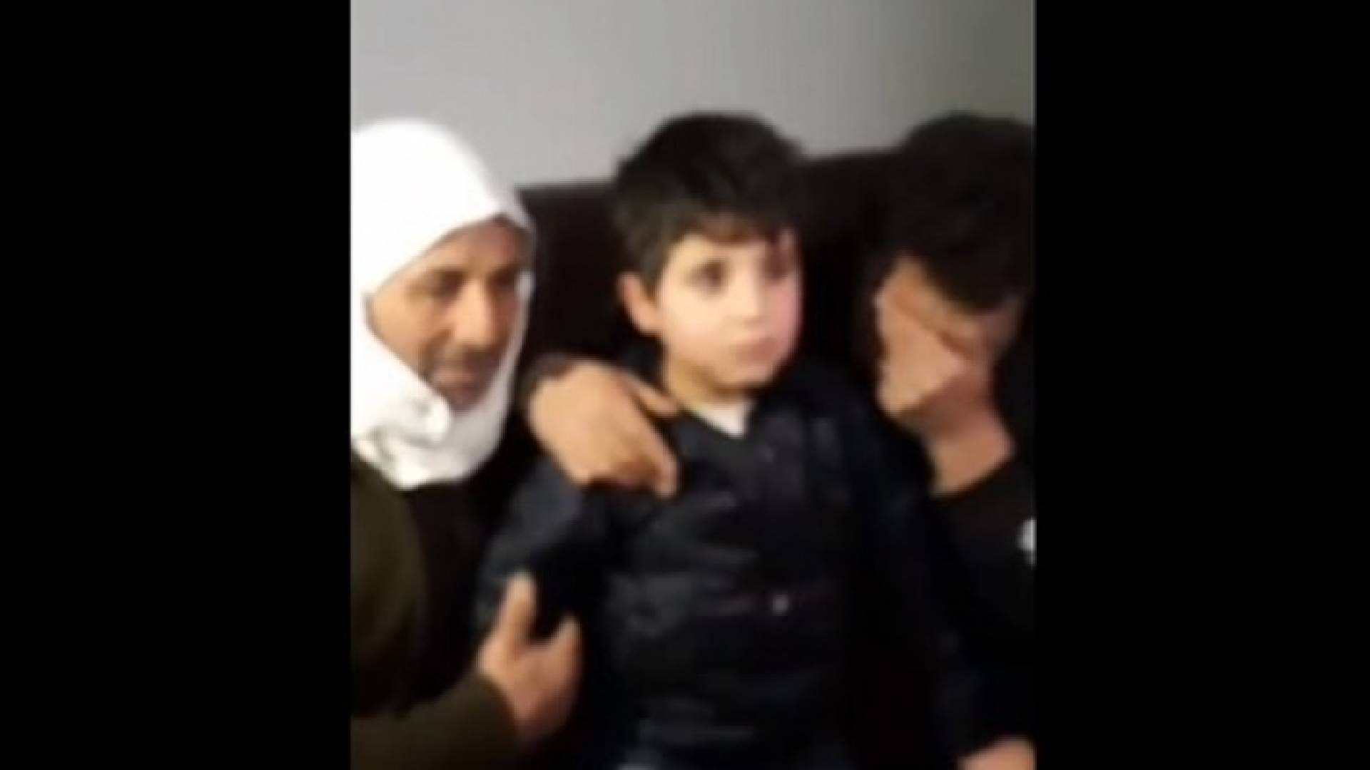 لحظة وصول الطفل فواز قطيفان واستقباله من قبل أهله - فيديو