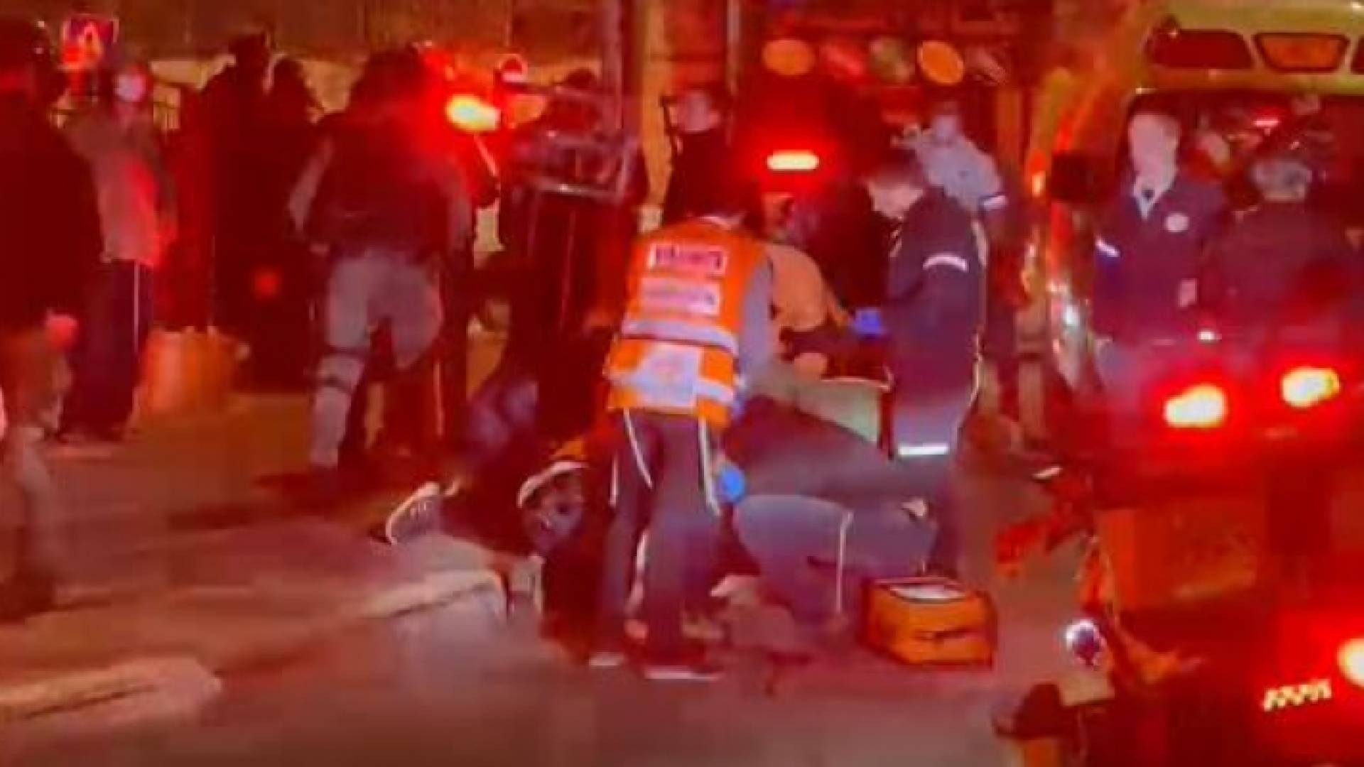 مصادر عبرية: إصابة مستوطن بجروح بعد دعسه في حي الشيخ جراح بالقدس