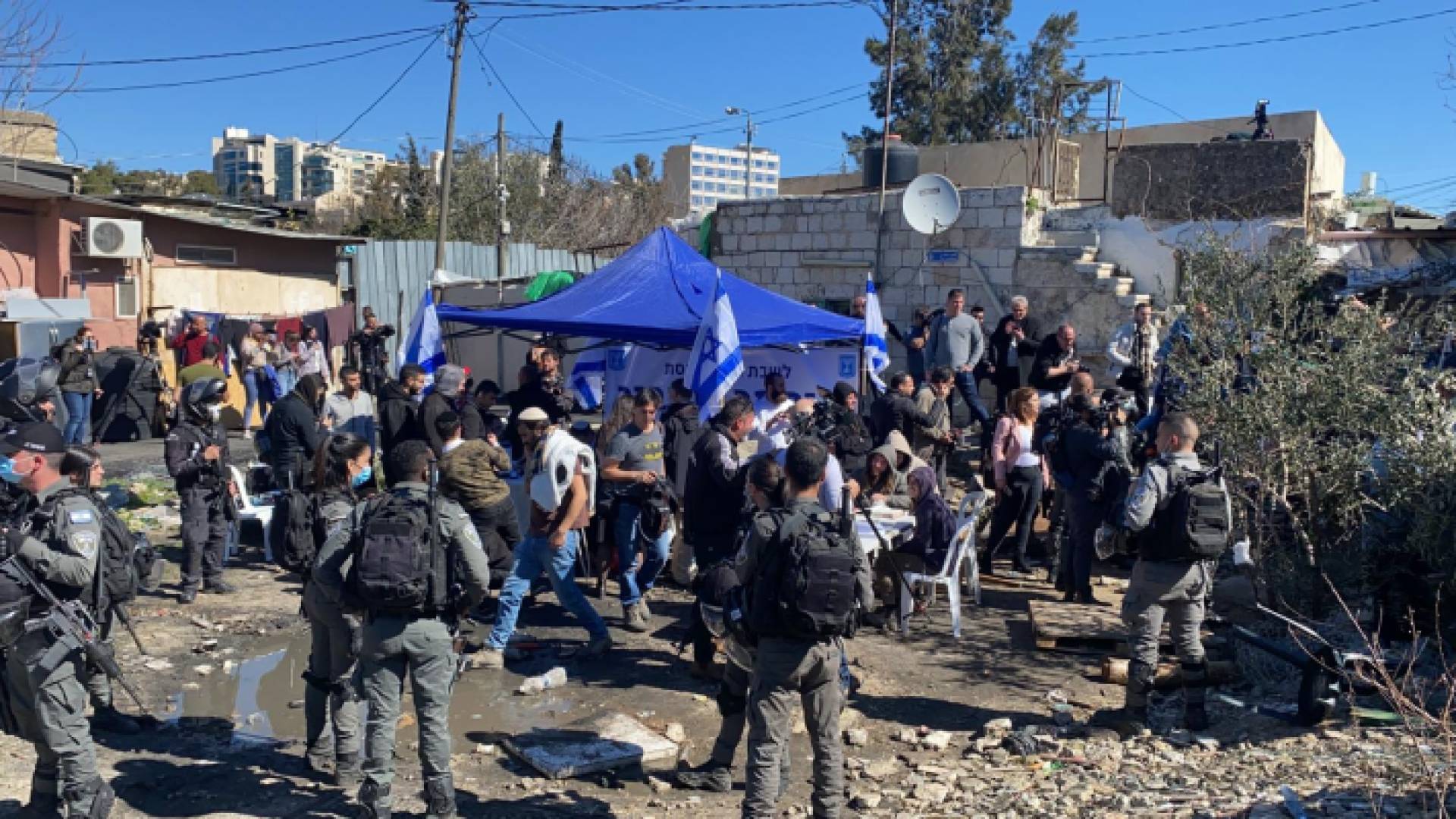 اعتداء المستوطنين في حي الشيخ جراح