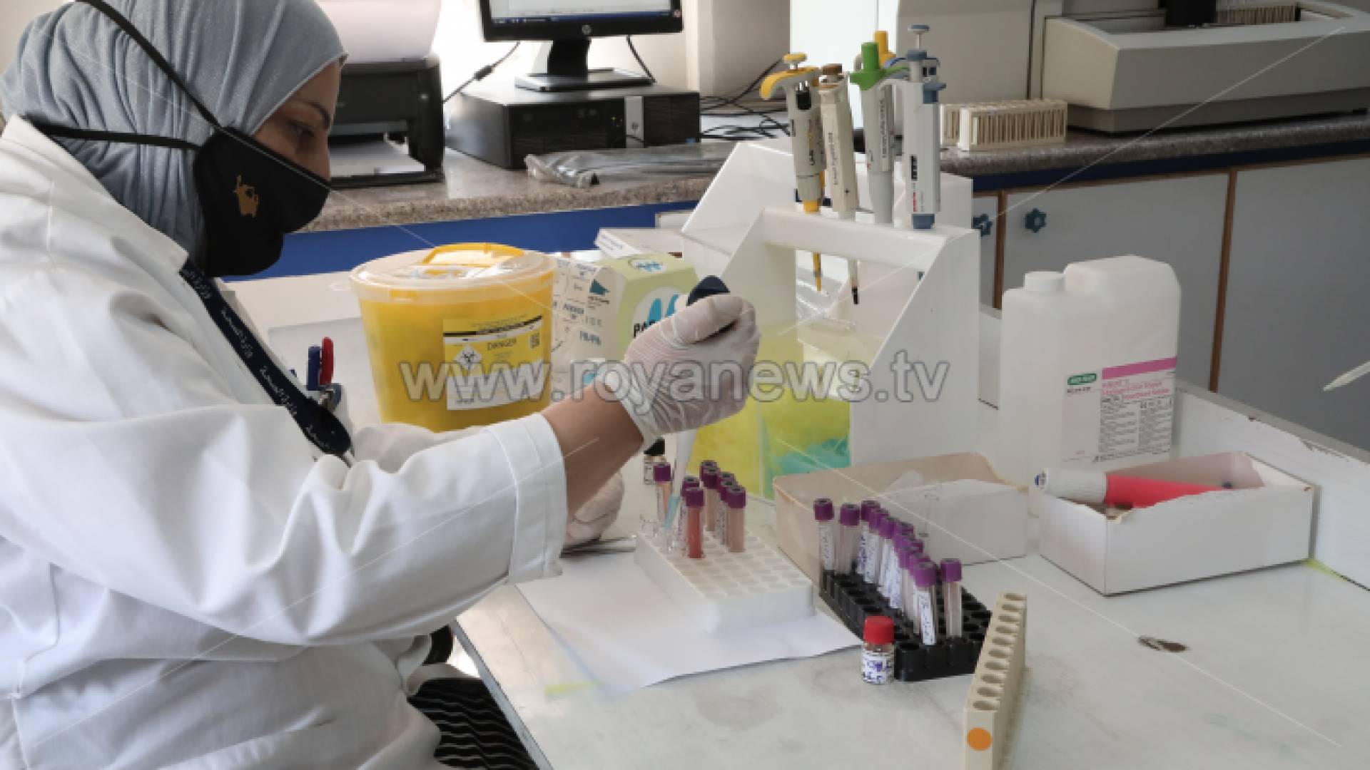 مختبر لفحص عينات كورونا - ارشيفية