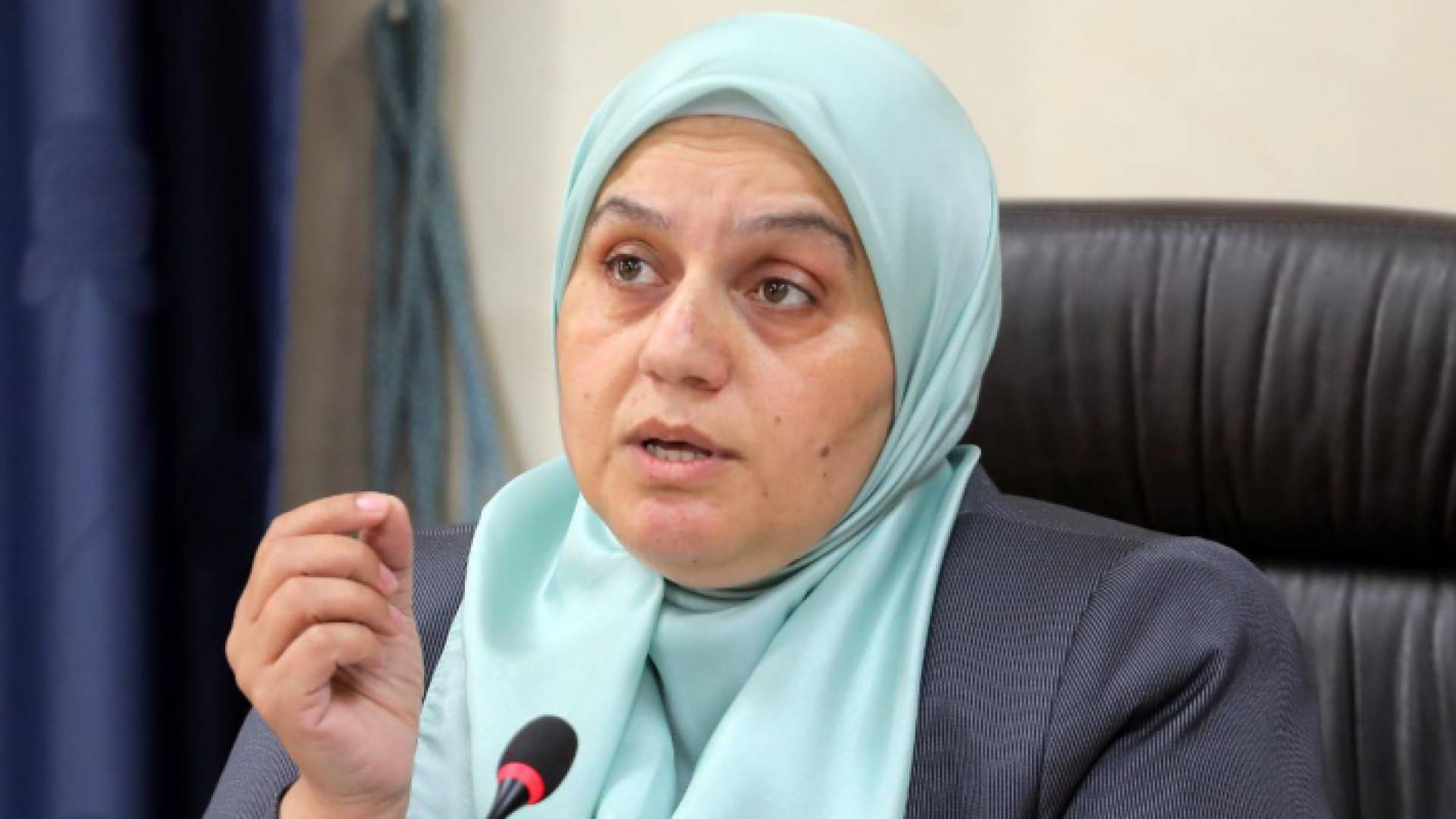 النائب المومني