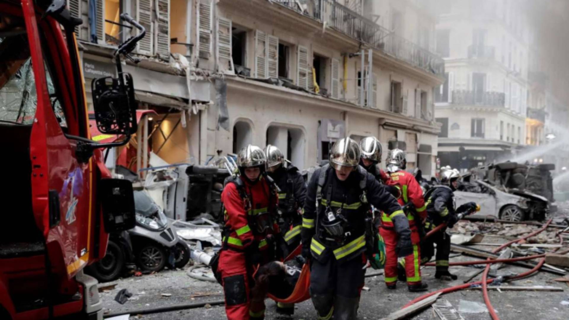 كوادر من الدفاع المدني الفرنسي