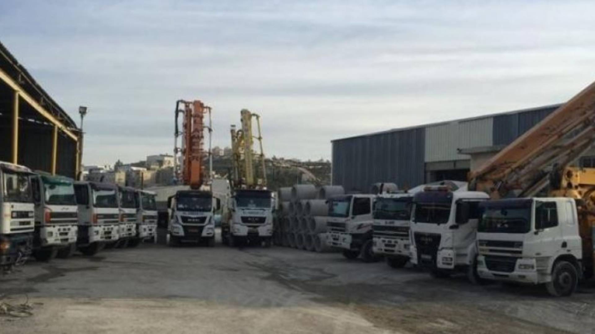 الاحتلال الإسرائيلي يصادر مضخة وخلاطة باطون في قلقيلية