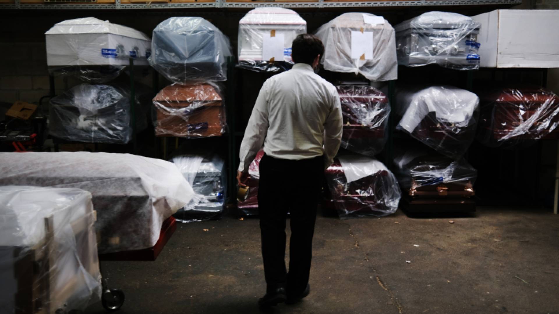 جثامين متوفين بفيروس كورونا في الولايات المتحدة