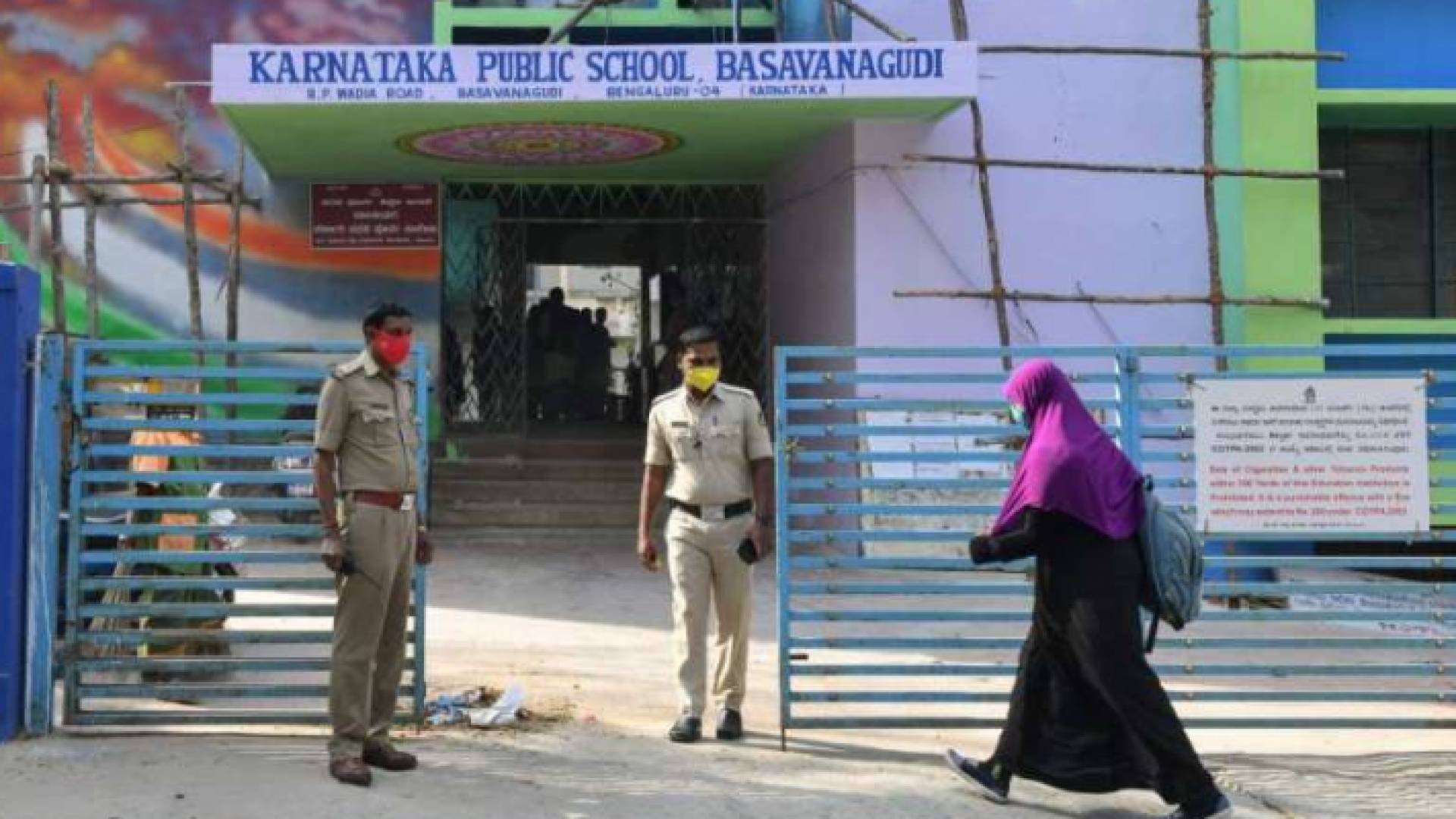 طالبة هندية محجبة - ارشيفية