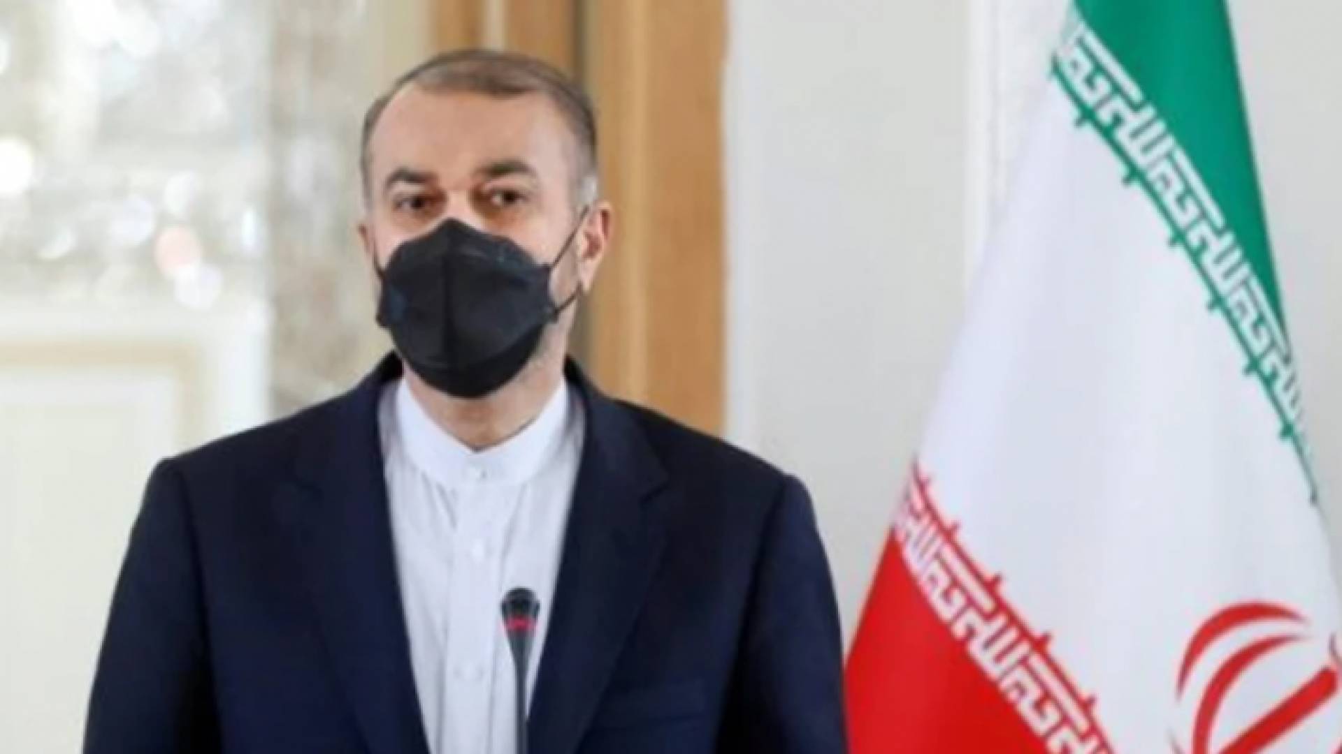 وزير الخارجية الايراني حسين أمير عبد اللهيان خلال مؤتمر صحافي مع نظيره الايرلندي في طهران في 14 شباط/فبراير 2022