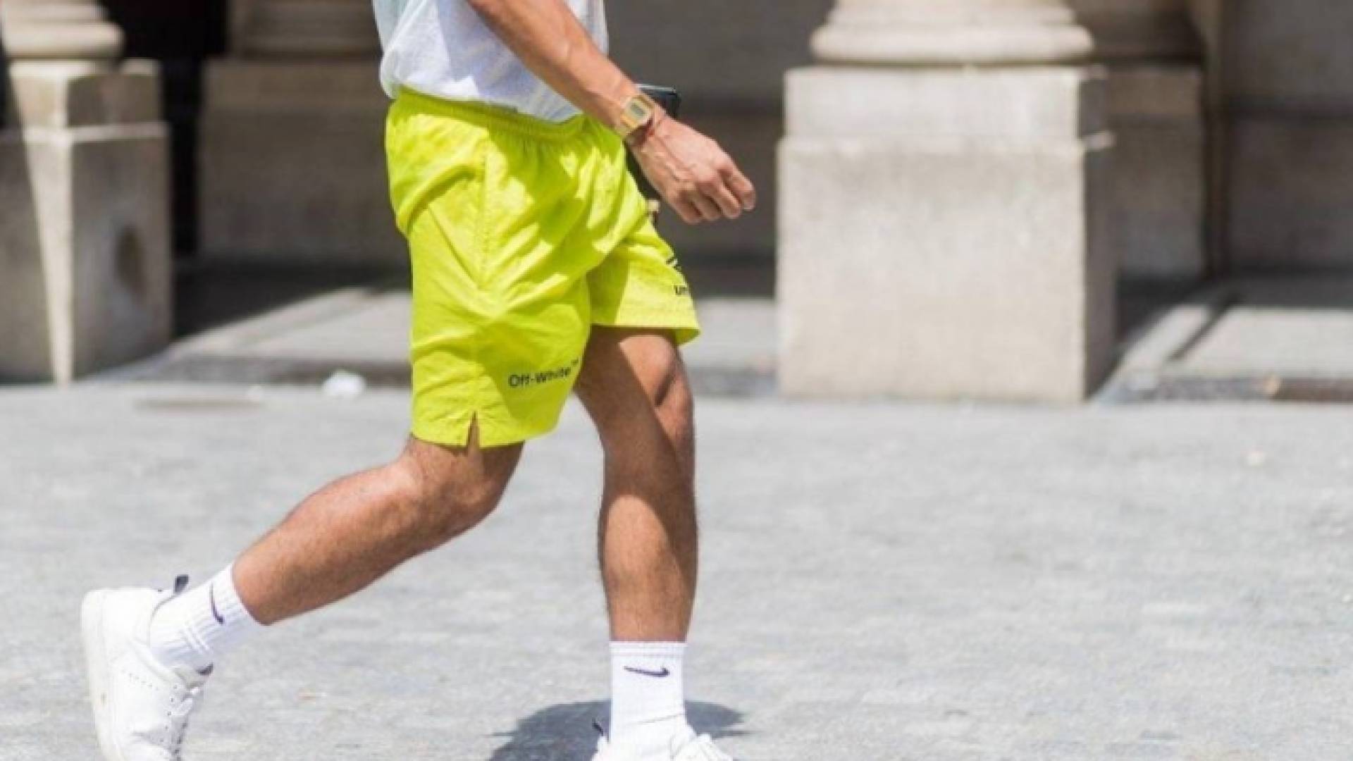 ارتداء الشورت - تعبيرية