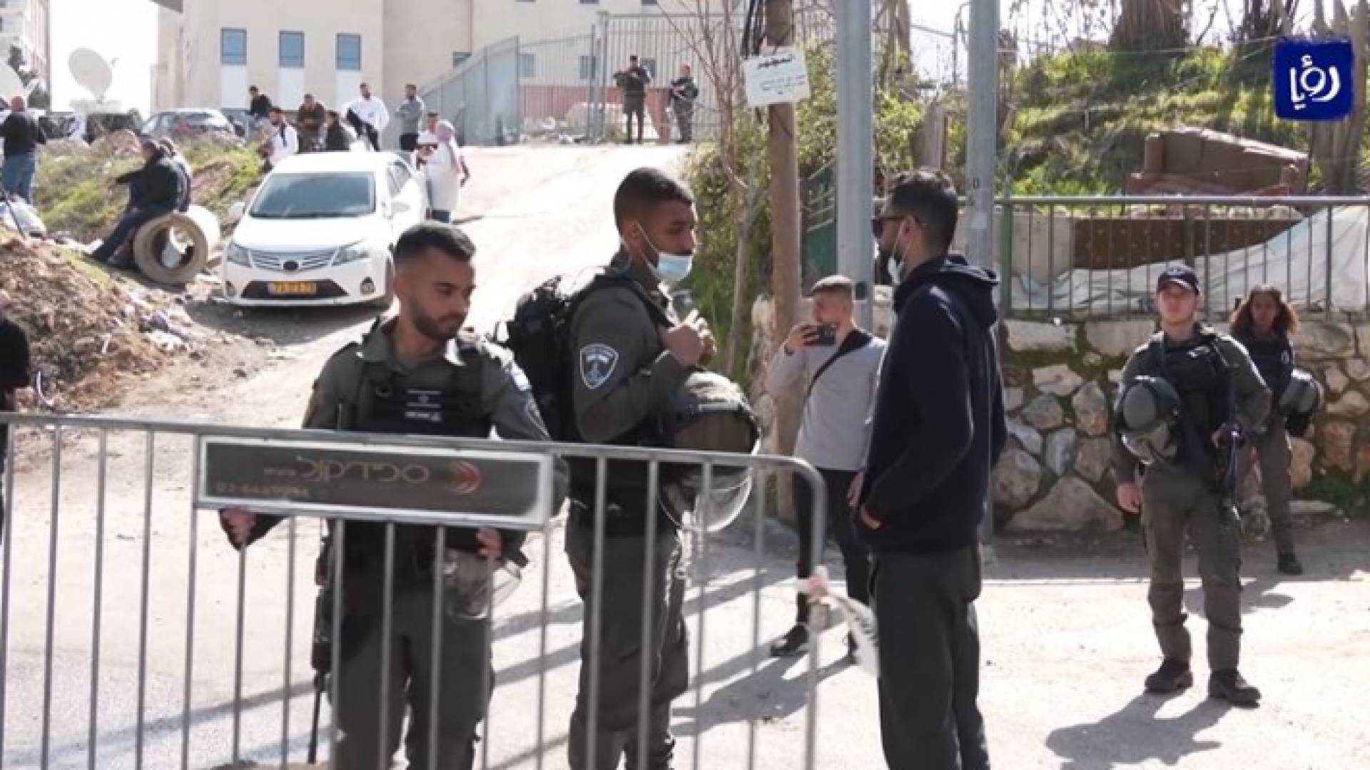 الاحتلال الإسرائيلي يمنع وصول المتضامنين لحي الشيخ جراح